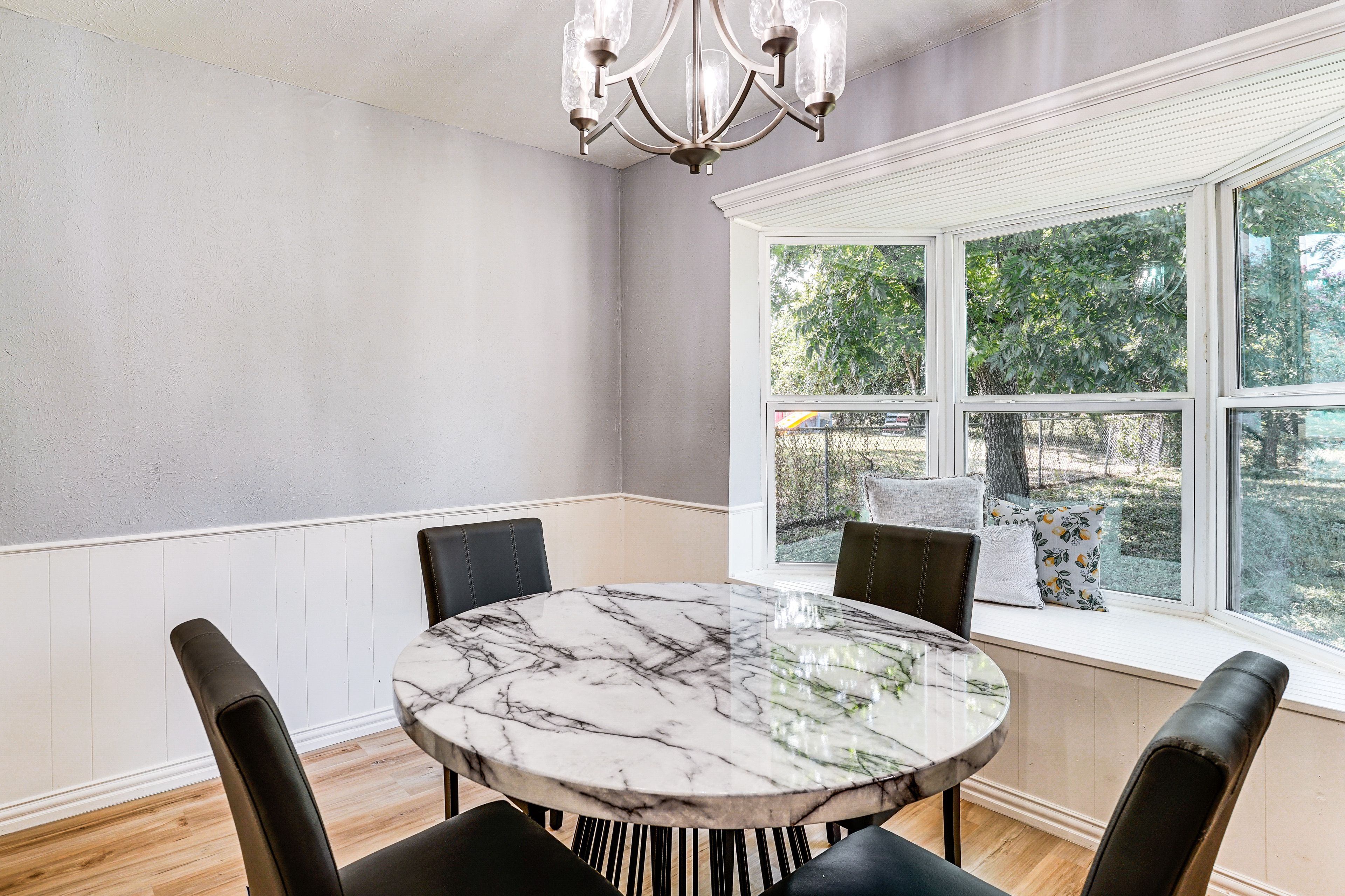 Dining Area | Bay Window