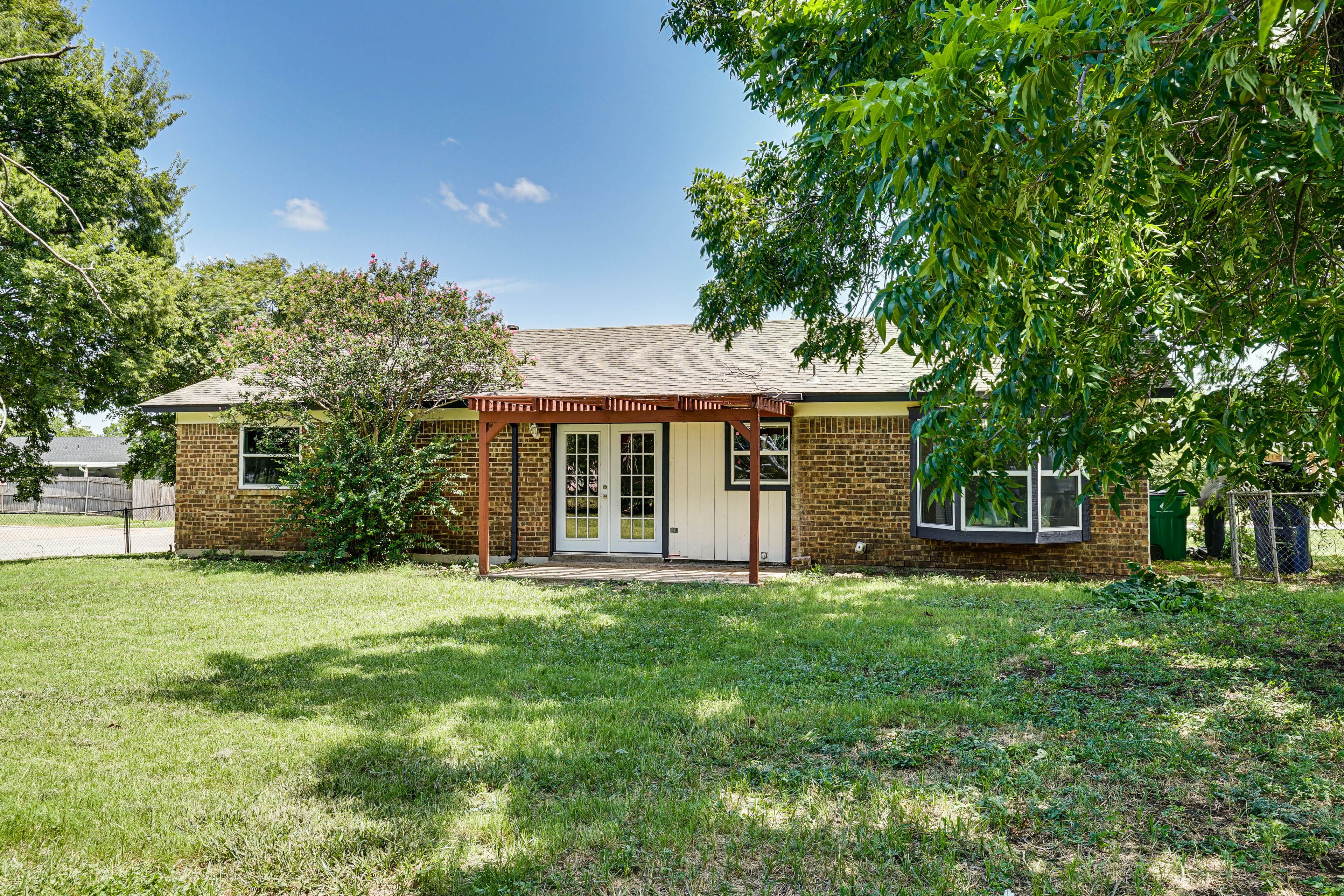 Backyard | Patio | 15 Mi to Dtwn Ft Worth