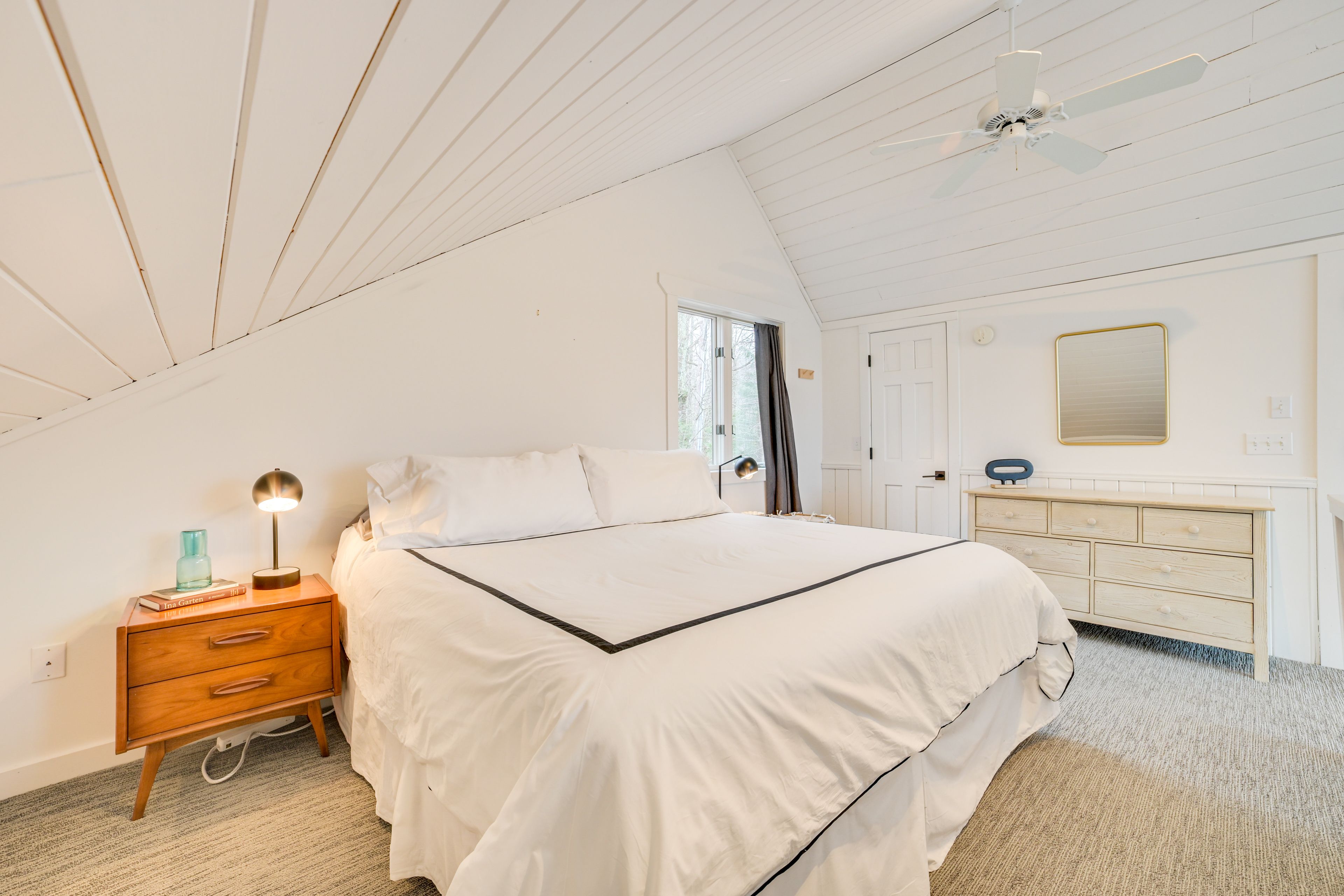 Bedroom 1 (Loft) | King Bed | 2nd Floor | En-Suite Bathroom