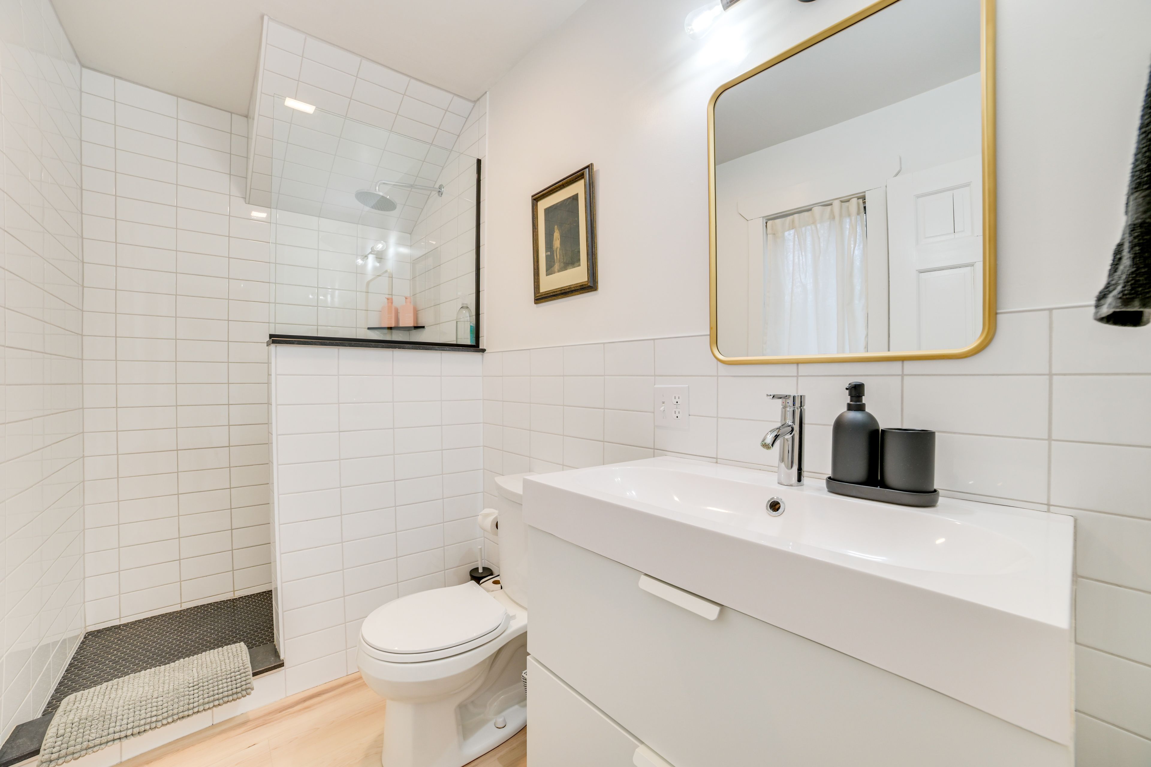 Full Bathroom | 1st Floor