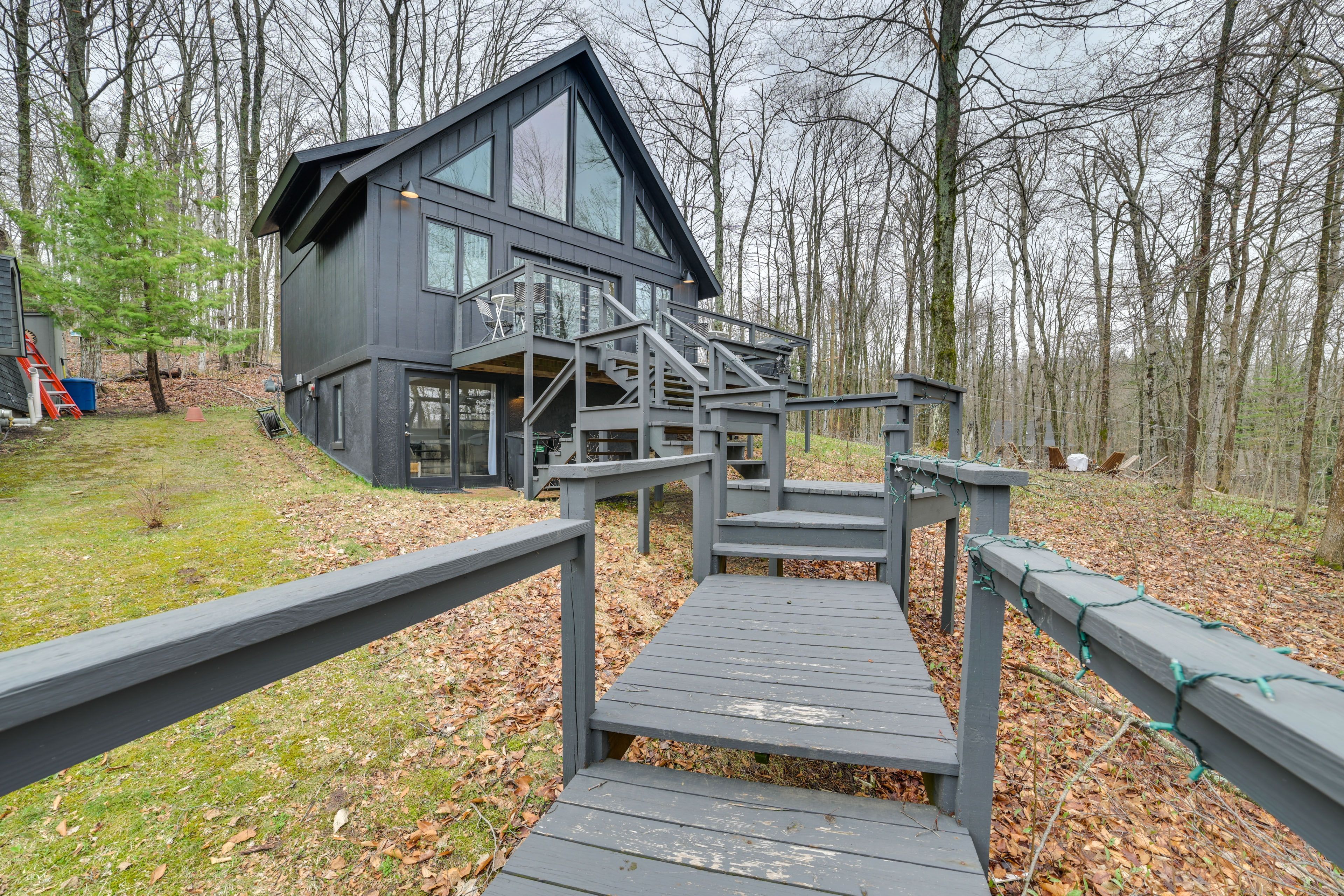 Cabin Exterior | Parking | Parking Pad (2 Vehicles)