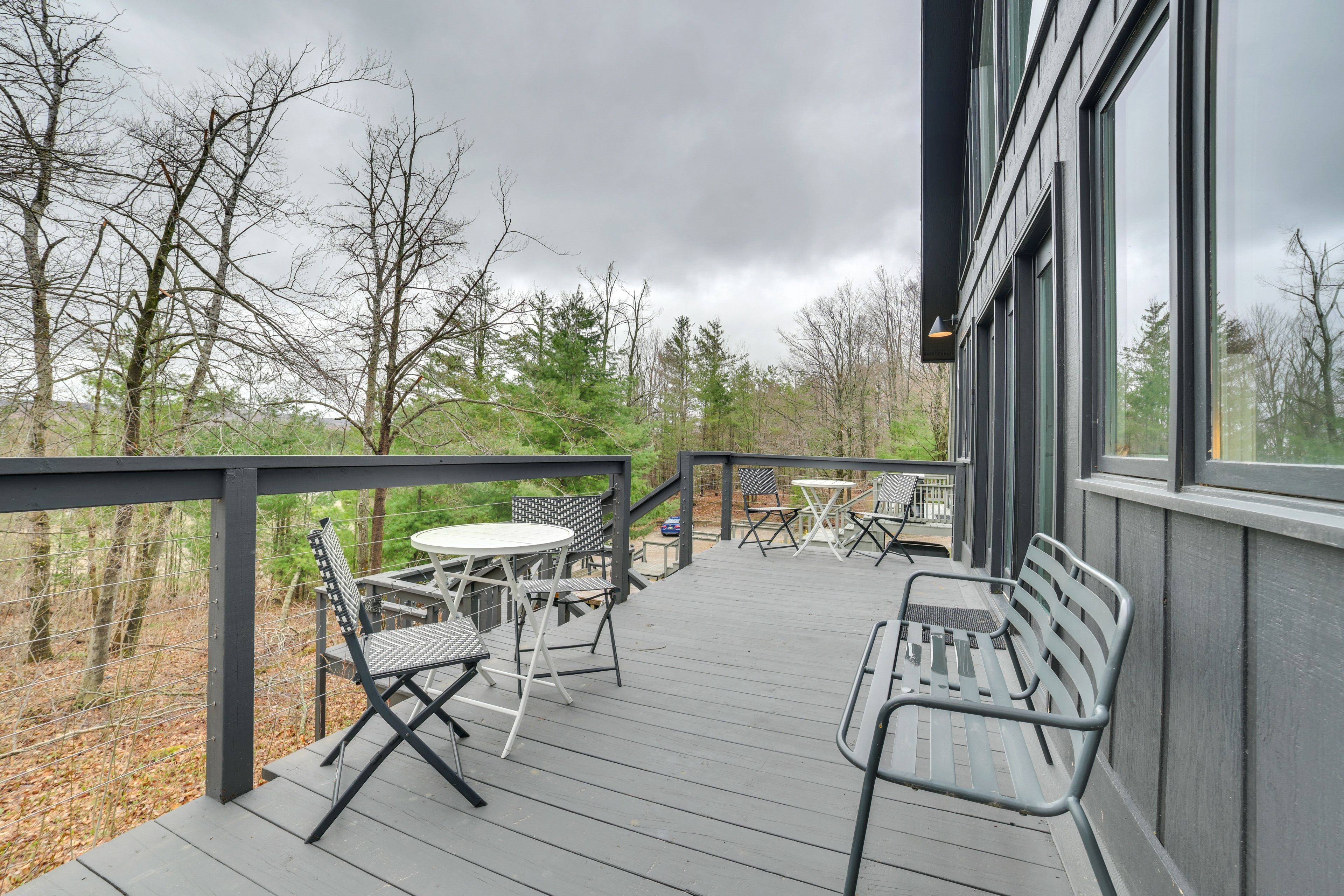 Deck w/ Seating