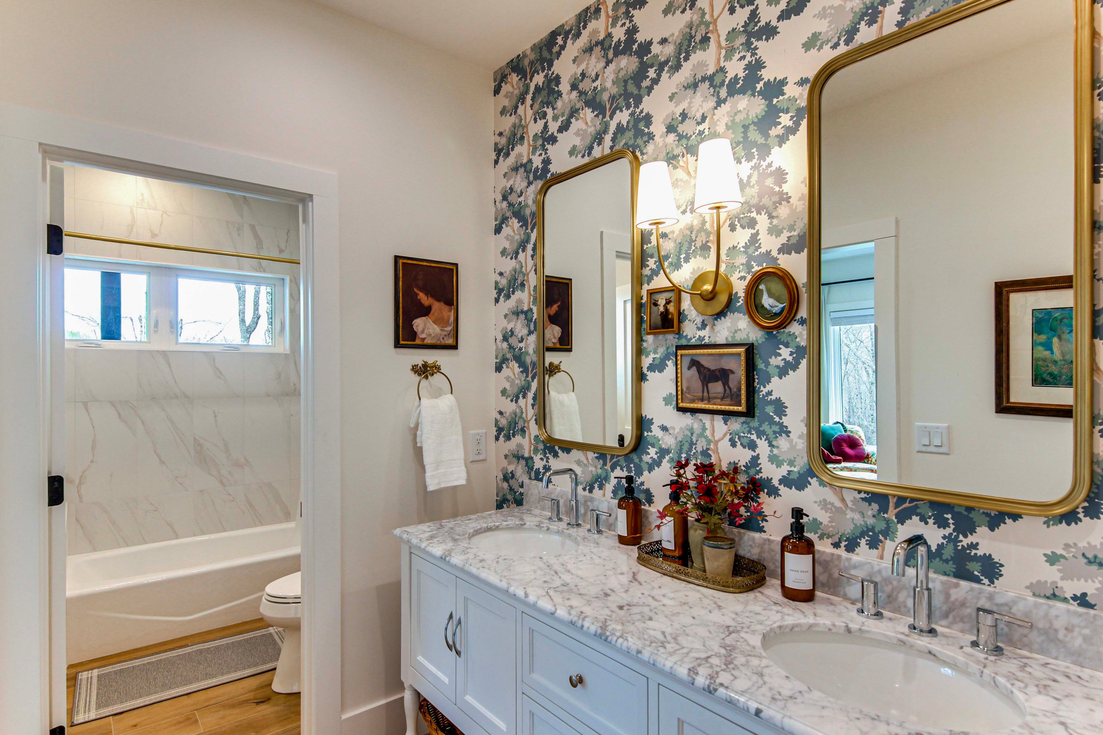 En-Suite Bathroom | Towels Provided | 1st Floor