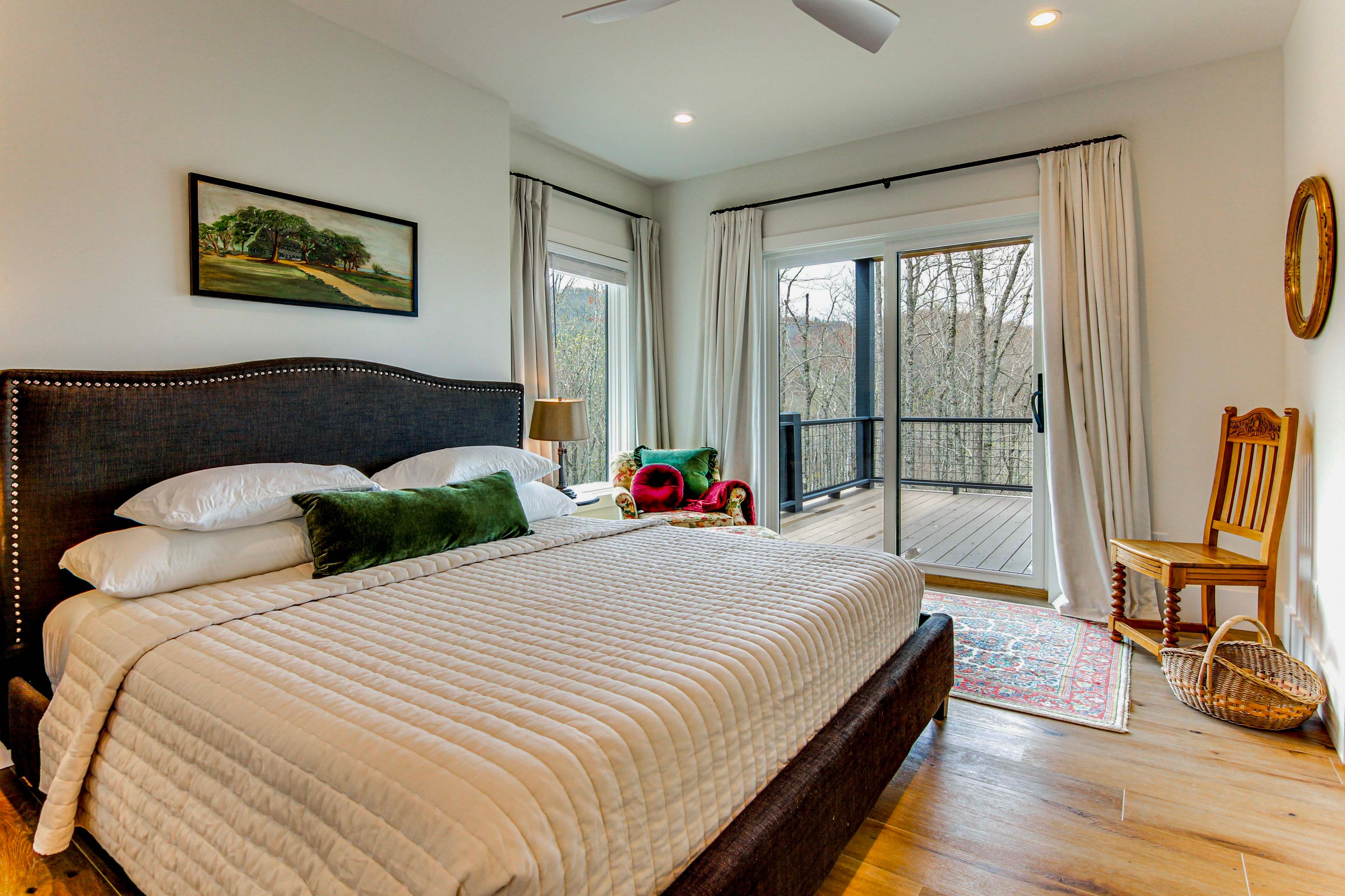 Bedroom 1 | King Bed | 1st Floor