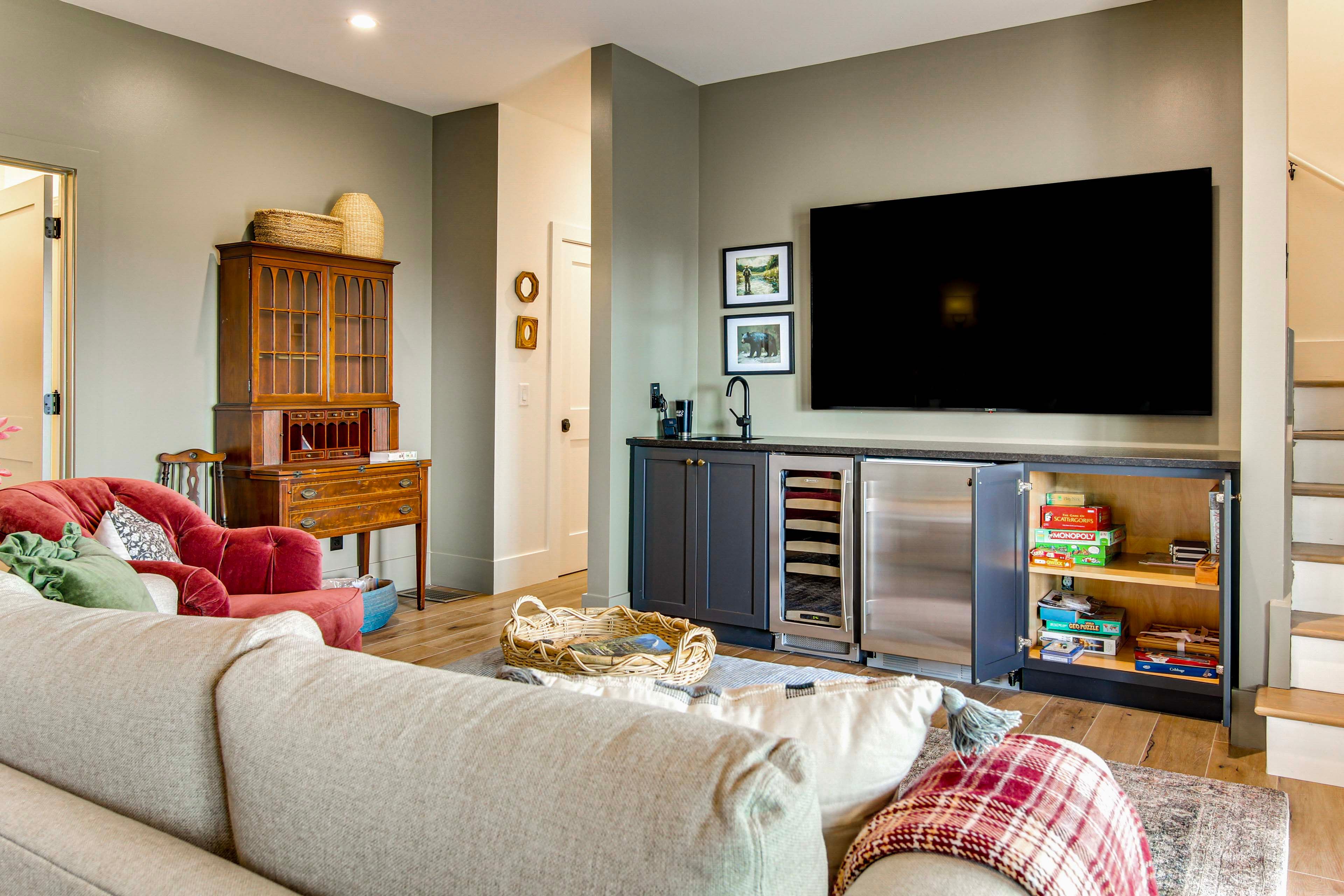 Living Room | Smart TV | 2nd Floor