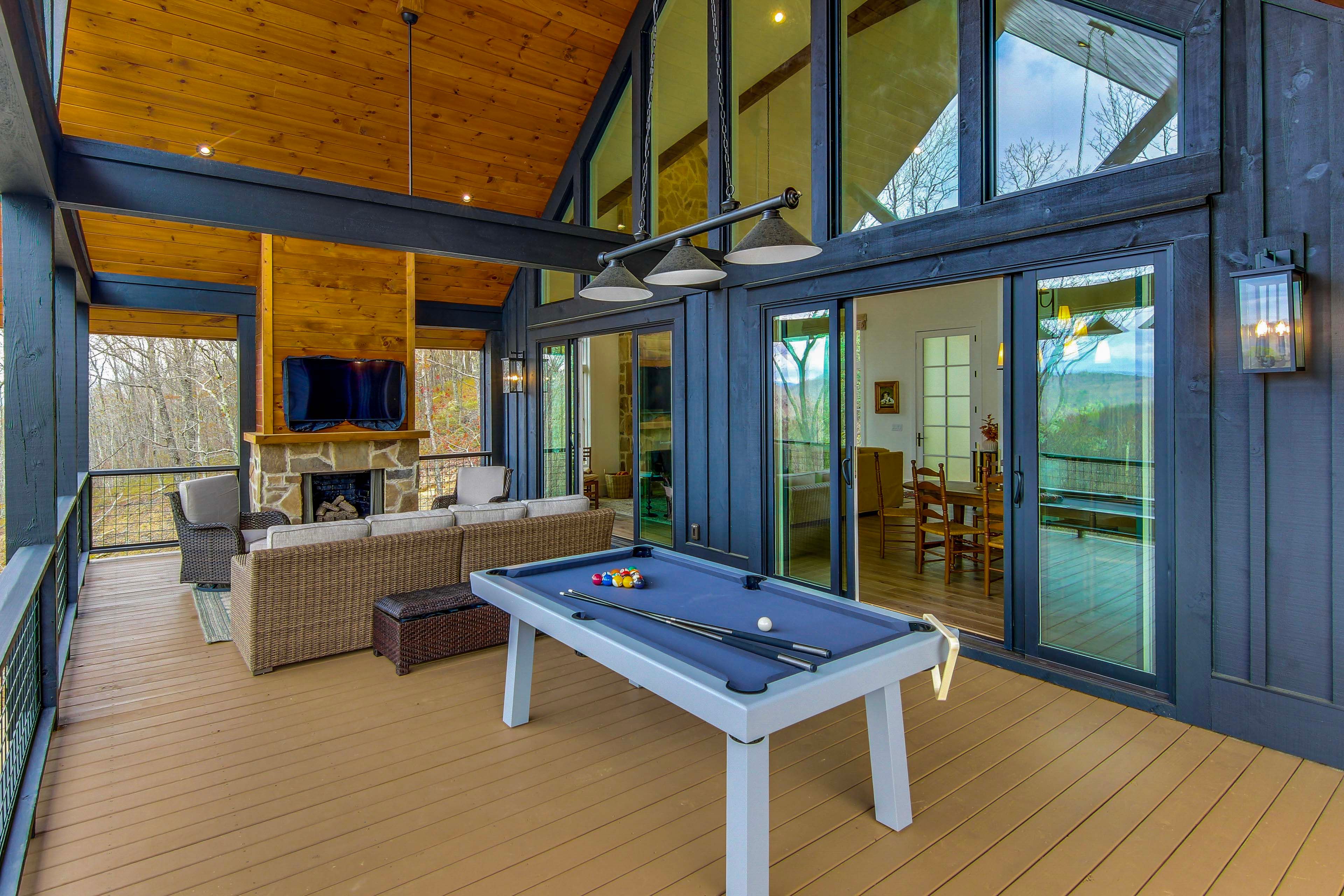 Private Deck | Smart TV | Pool Table