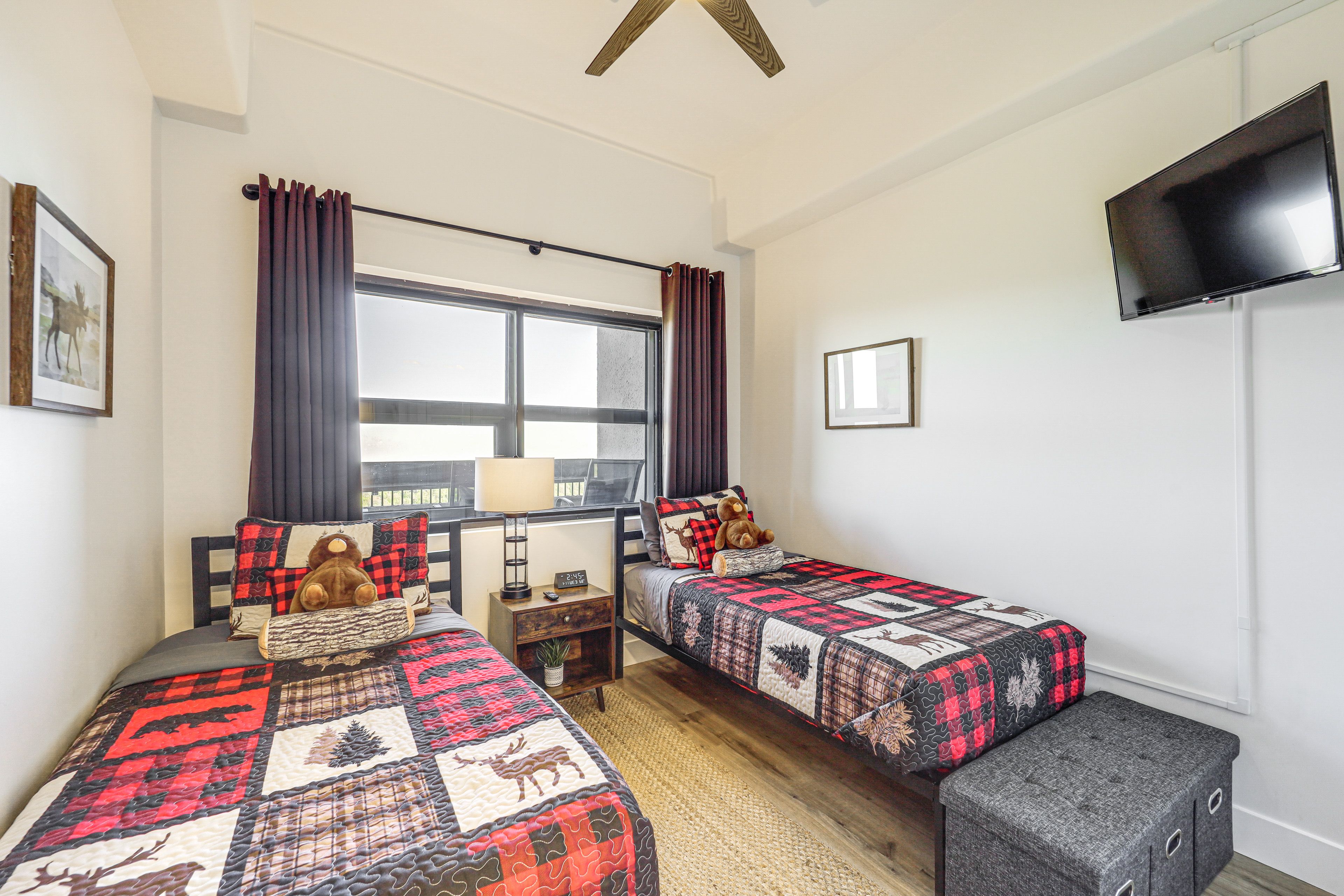 Bedroom 2 | 2 Twin Beds | Smart TV