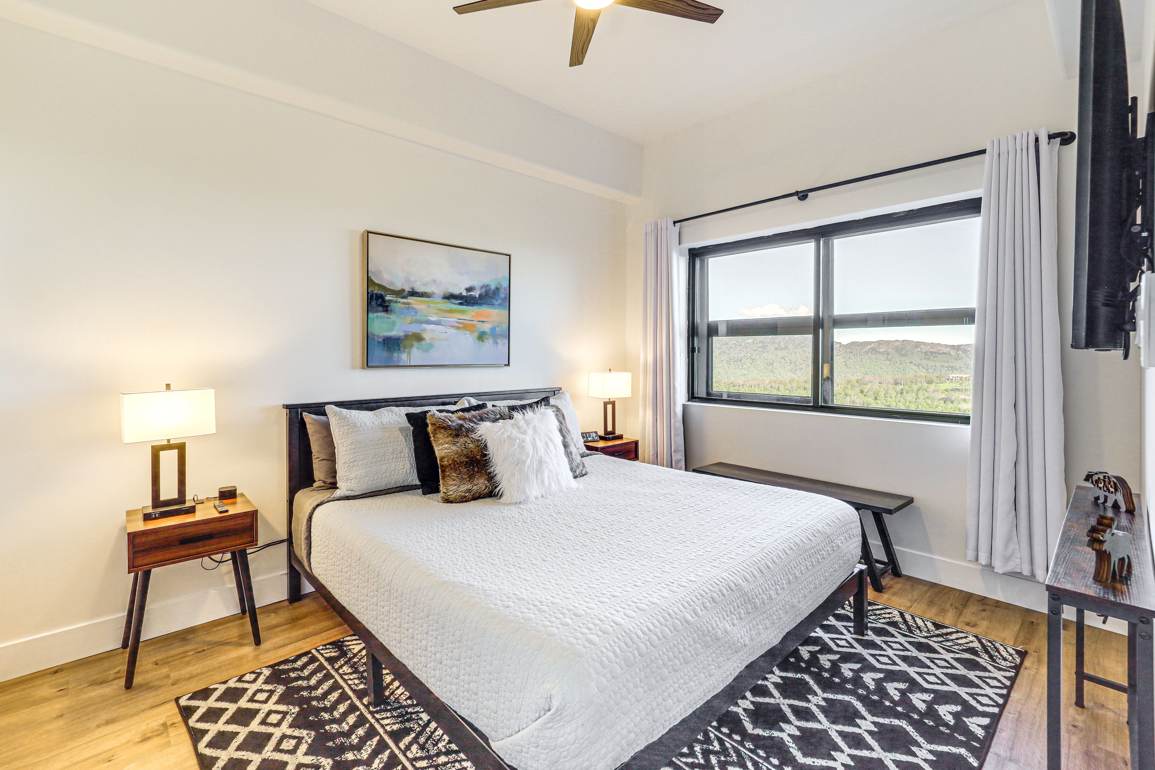 Bedroom 1 | King Bed | Smart TV