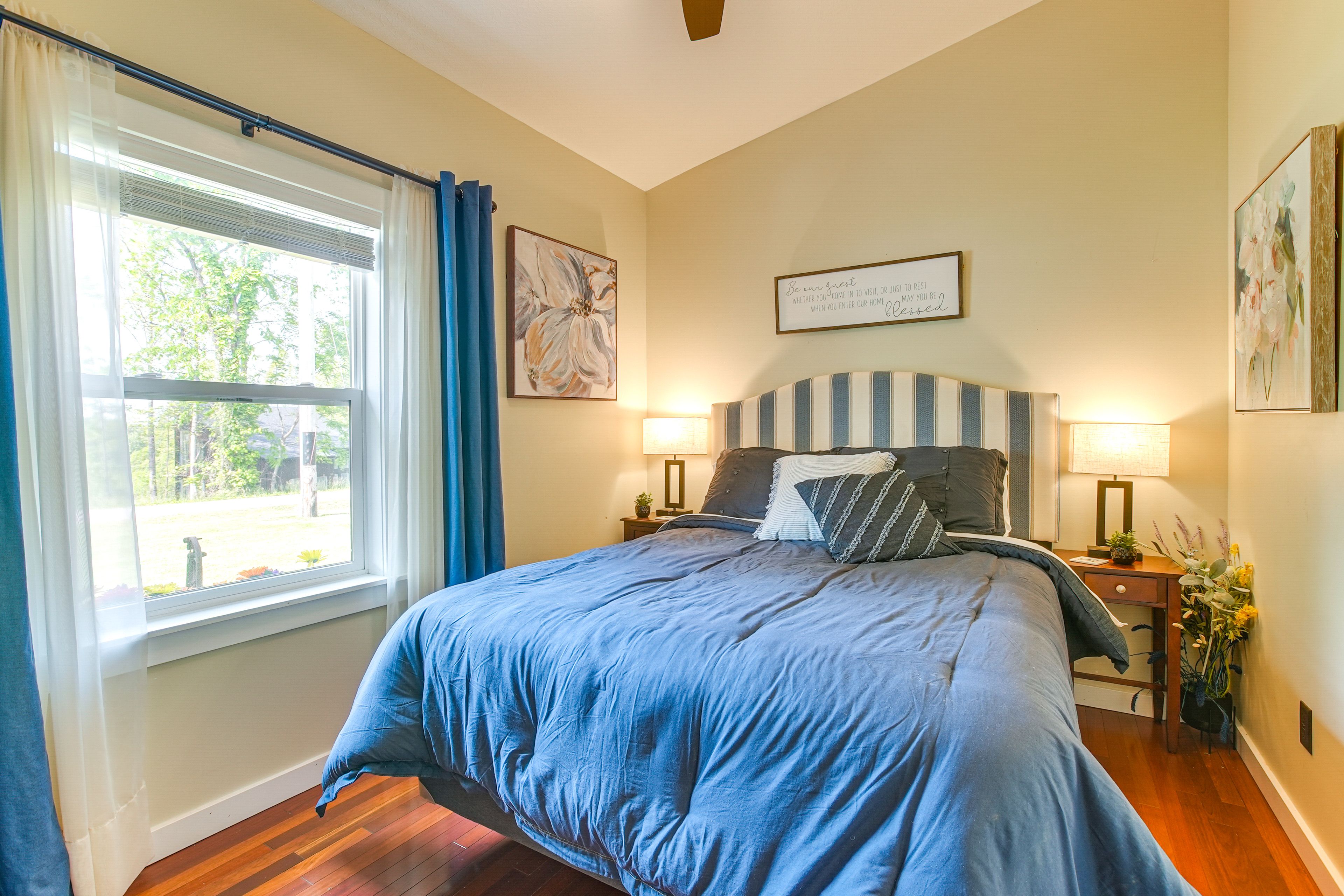 Bedroom 2 | Queen Bed