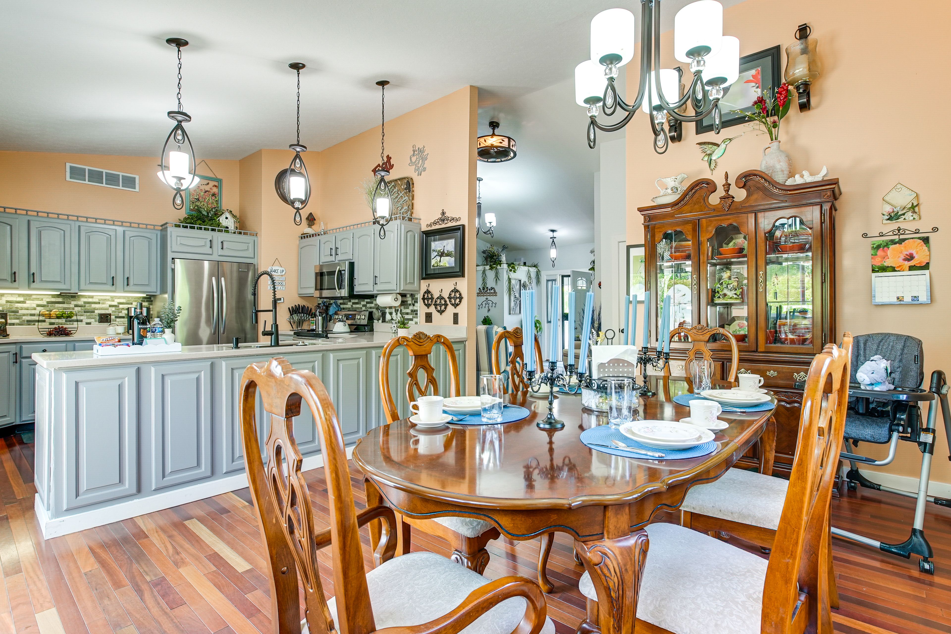 Dining Table & Kitchen Area