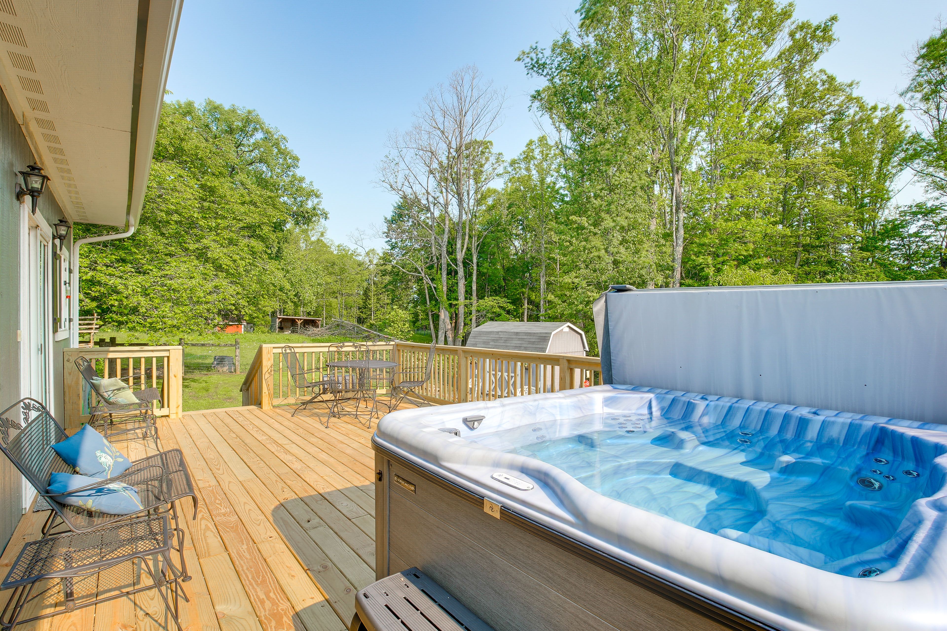 Deck | Outdoor Dining | 6-Person Hot Tub