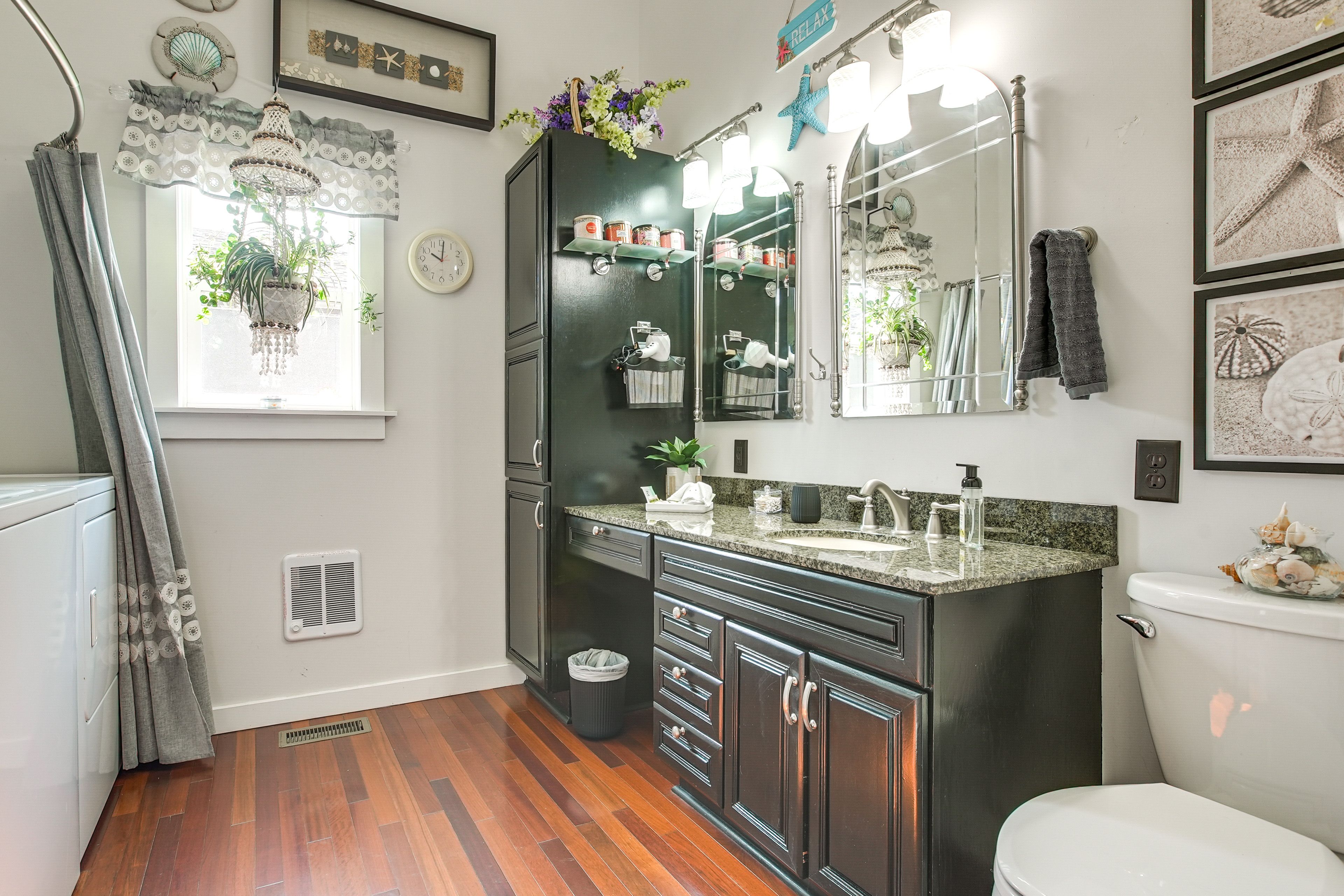 Full Bathroom | Washer & Dryer