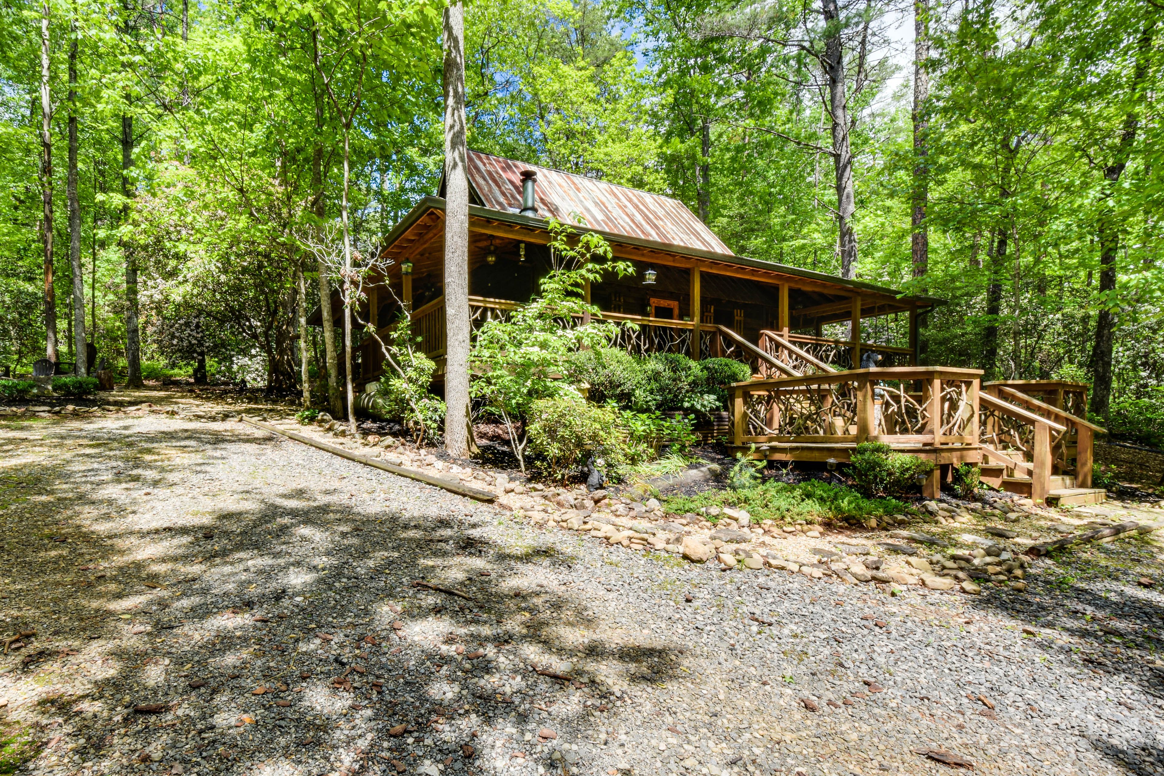 Cabin Exterior | Parking | Driveway (5 Vehicles)