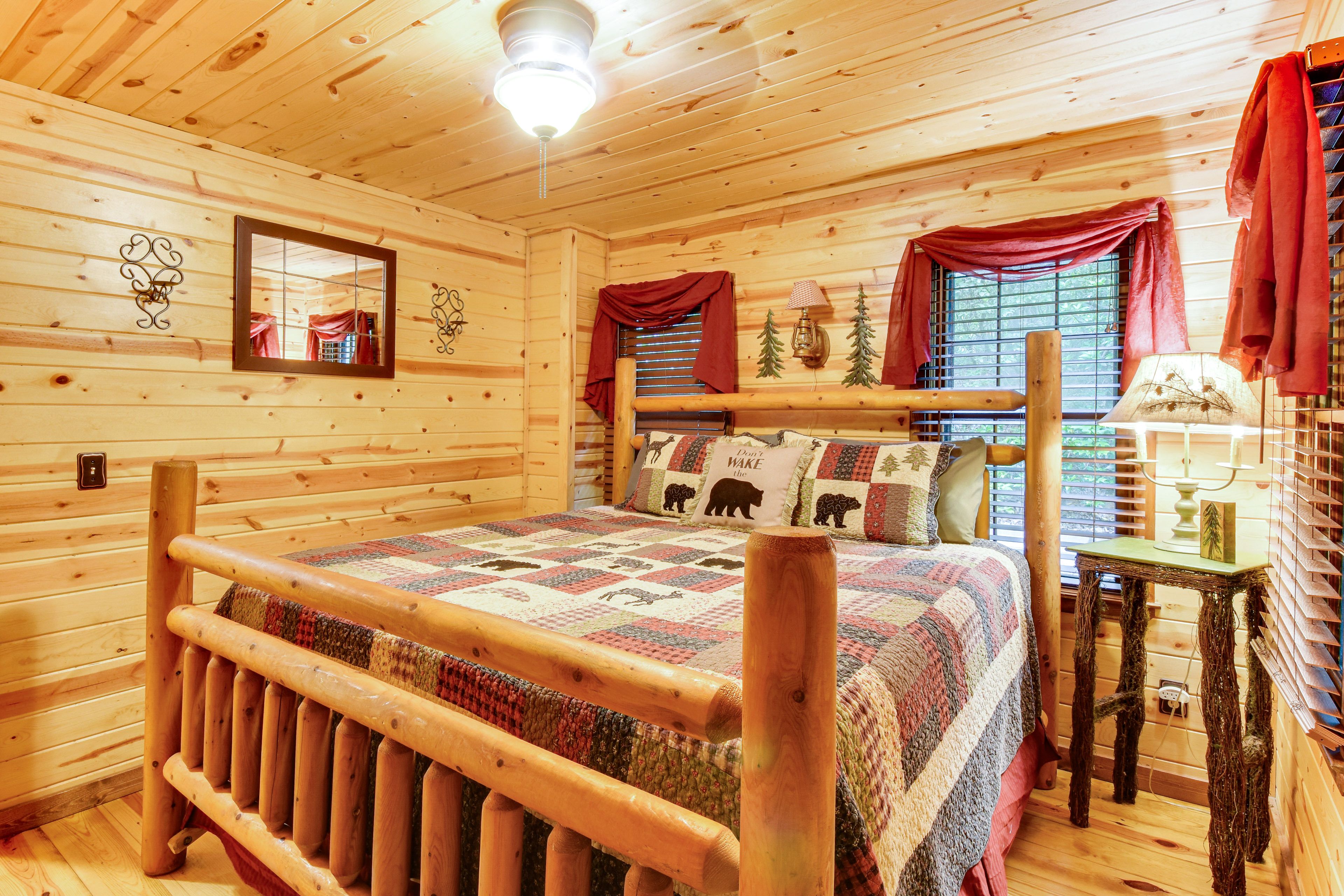 Bedroom 1 | King Bed | 1st Floor | Linens Provided