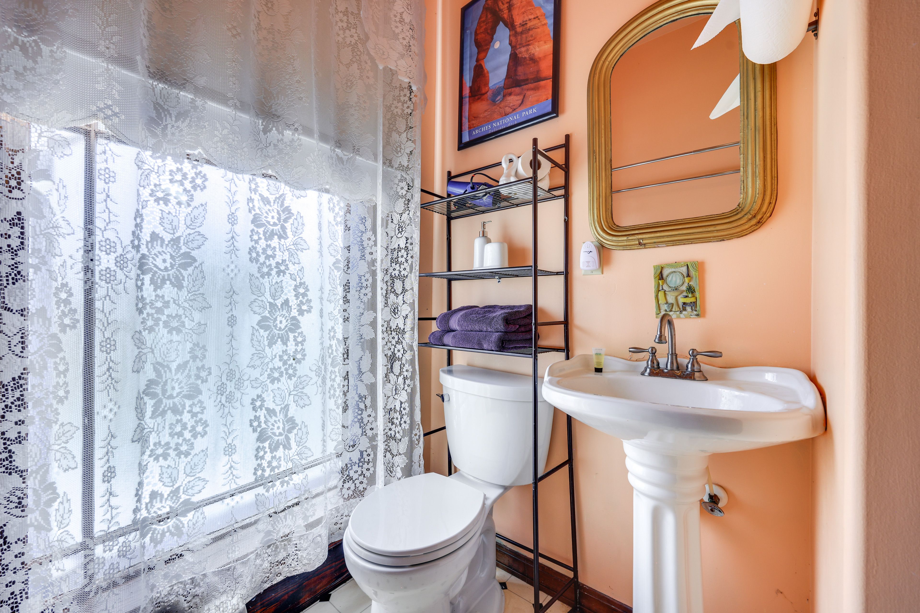 Bathroom | 2nd Floor