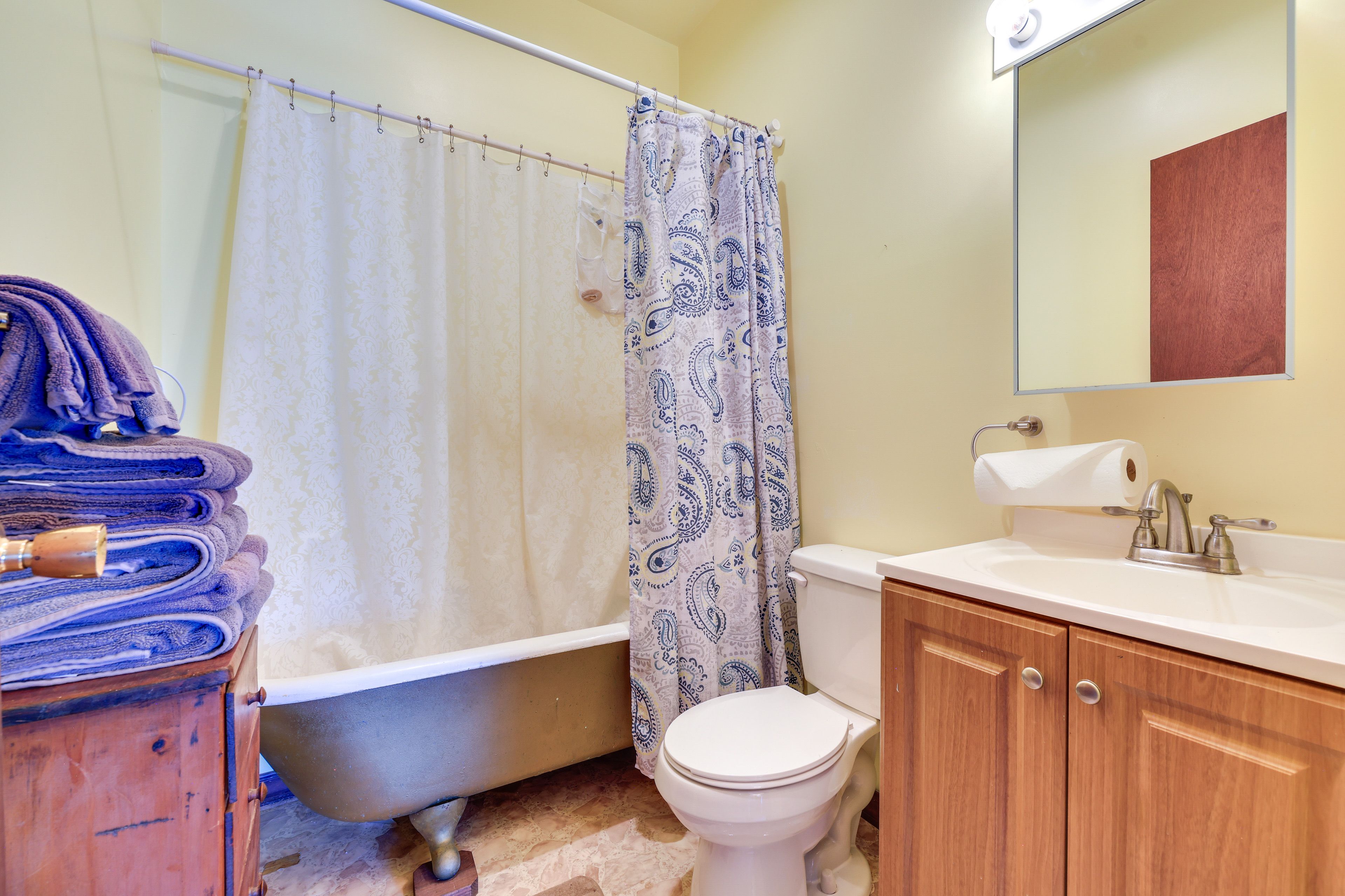 Bathroom | 3rd Floor