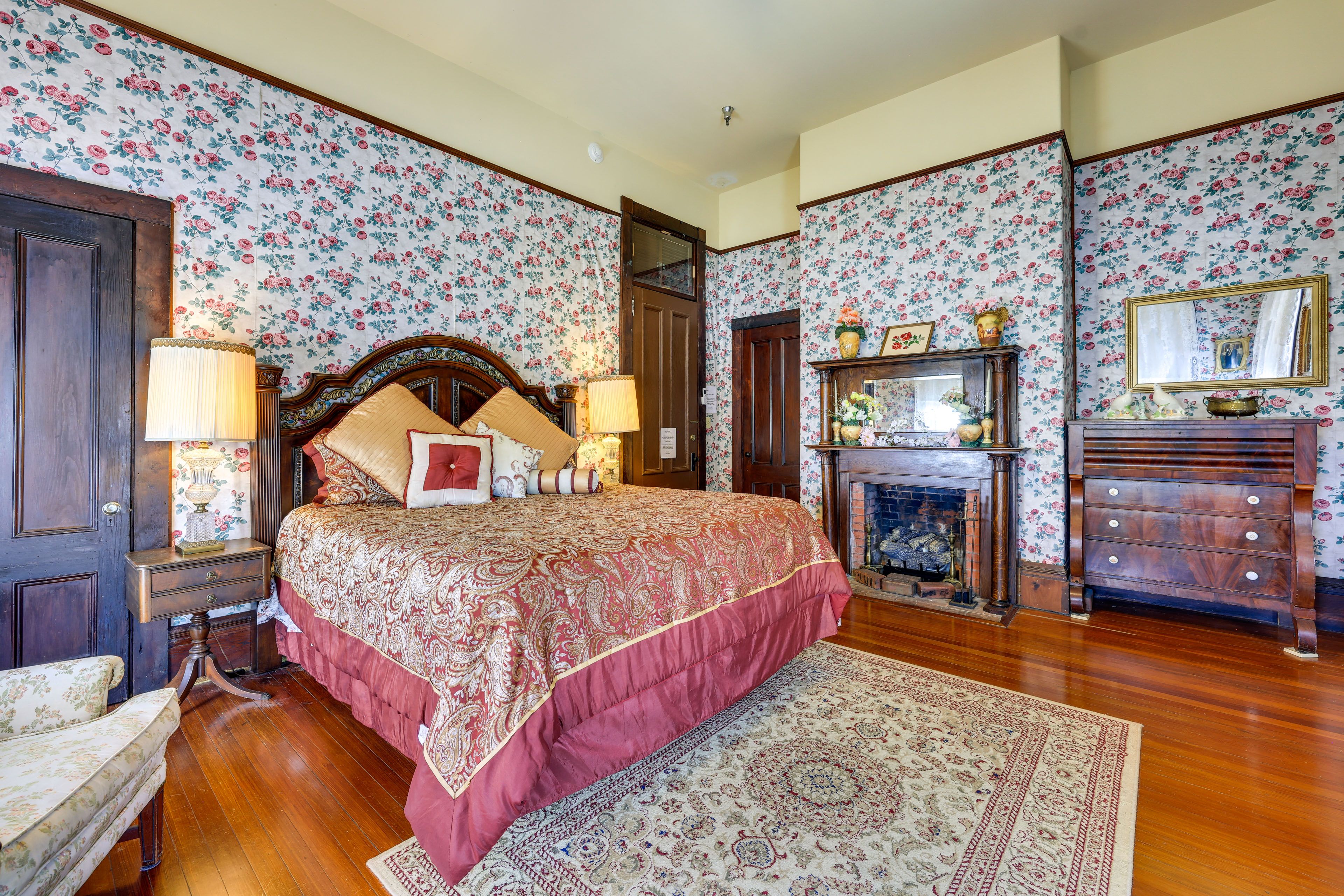 Bedroom 5 | King Bed | 3rd Floor