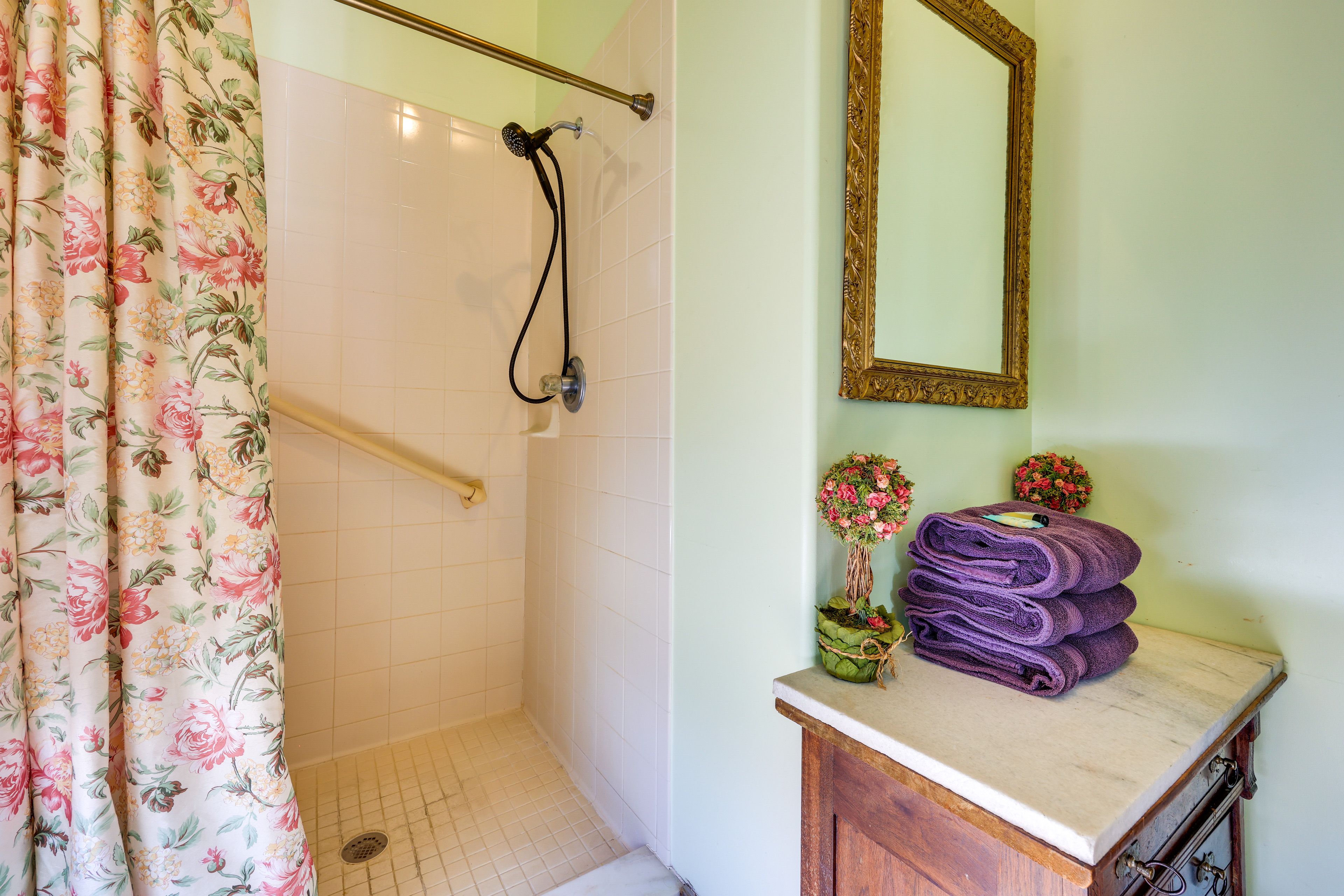 En-Suite Bathroom | Towels Provided | 1st Floor