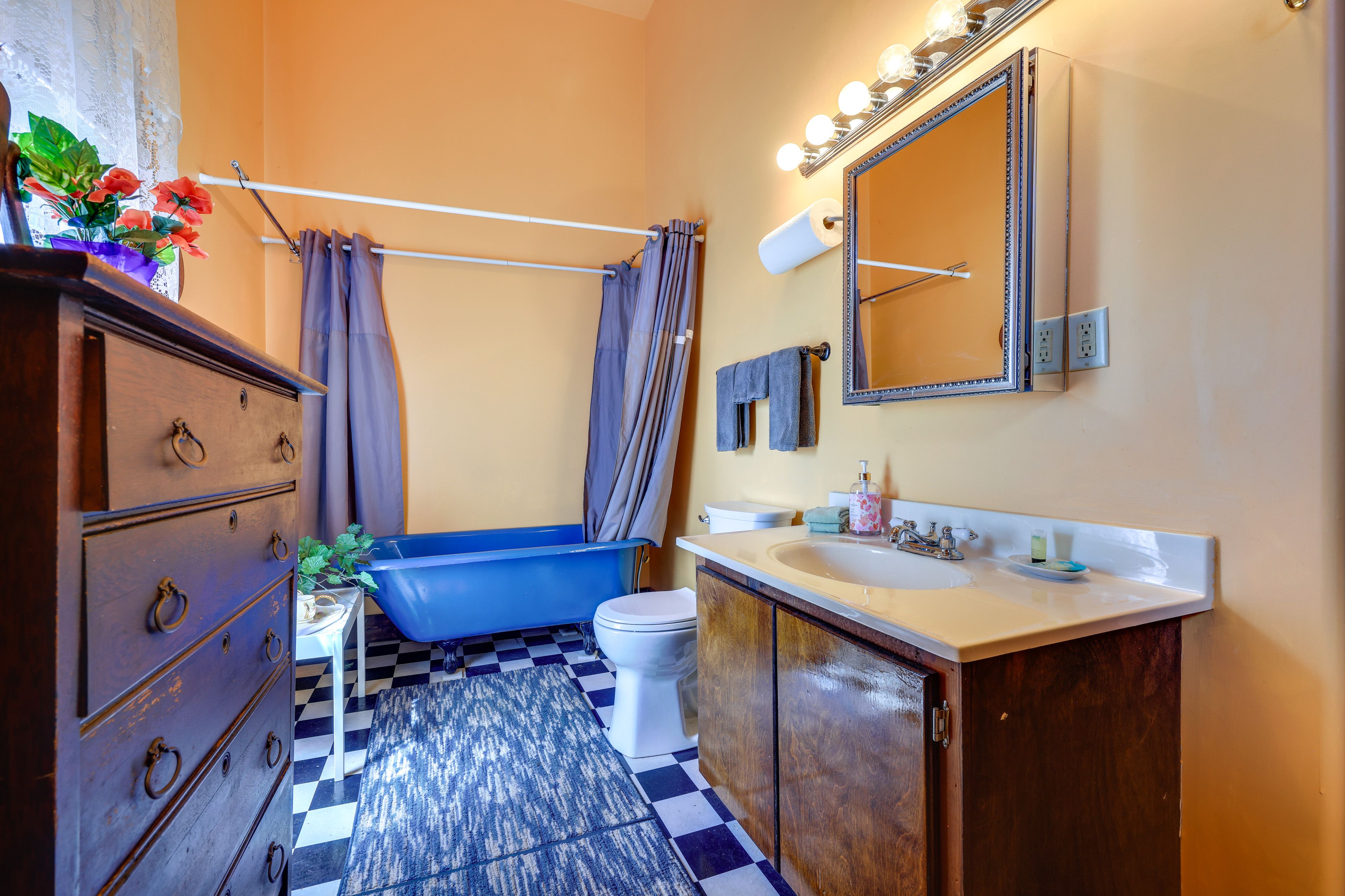 Bathroom | 2nd Floor
