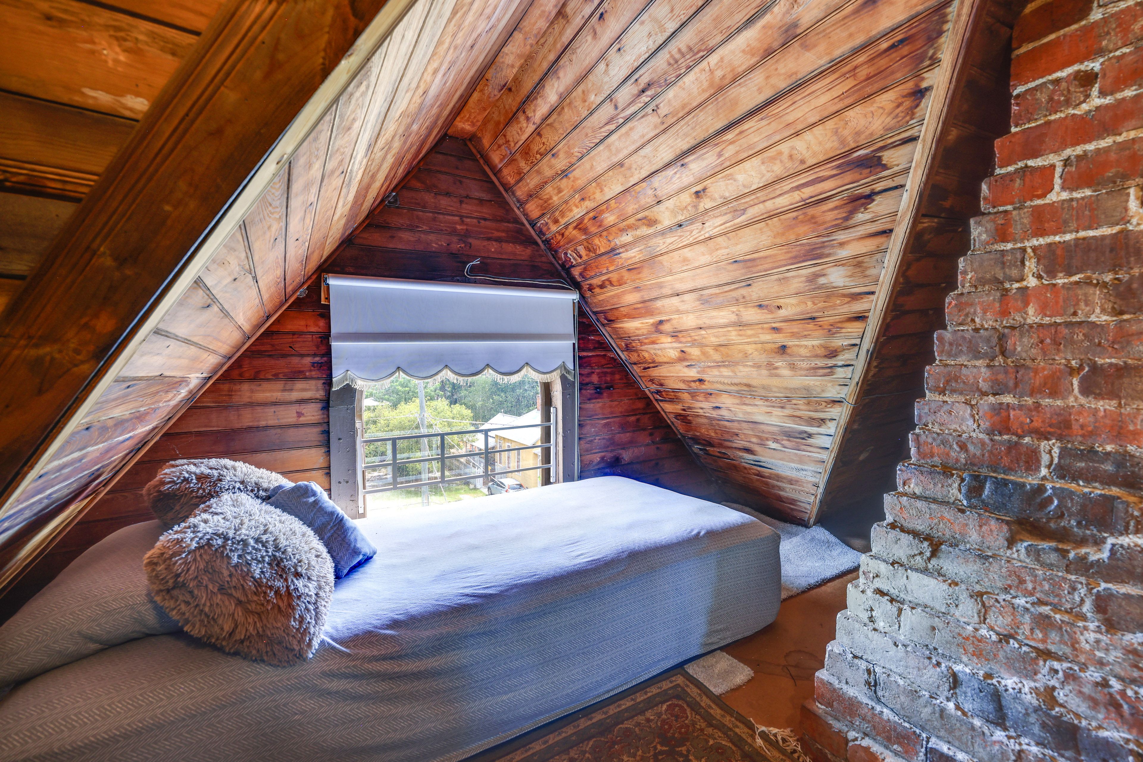 Bonus Room | Twin Bed | 3rd Floor