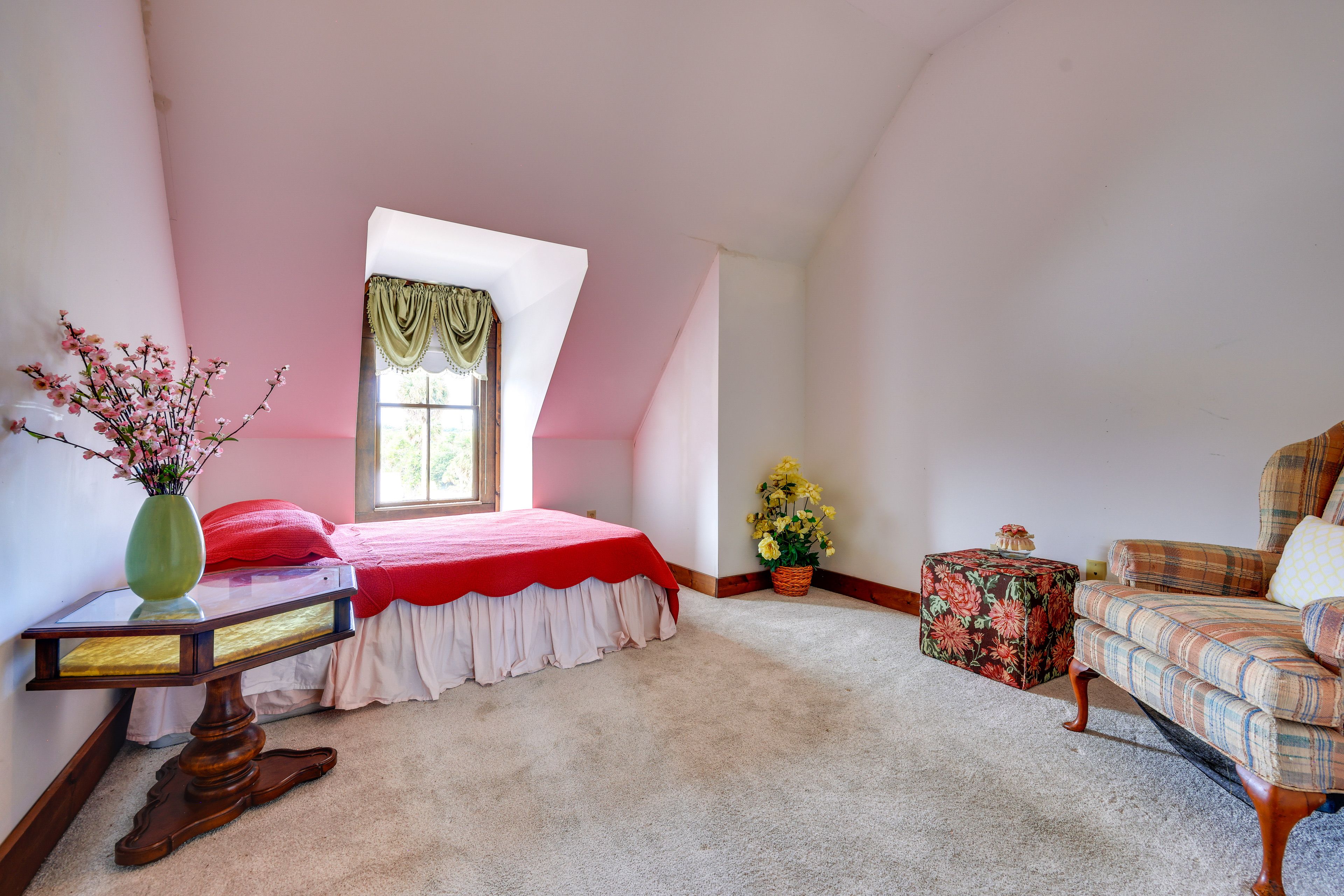 Bedroom 8 | Full Bed | 3rd Floor