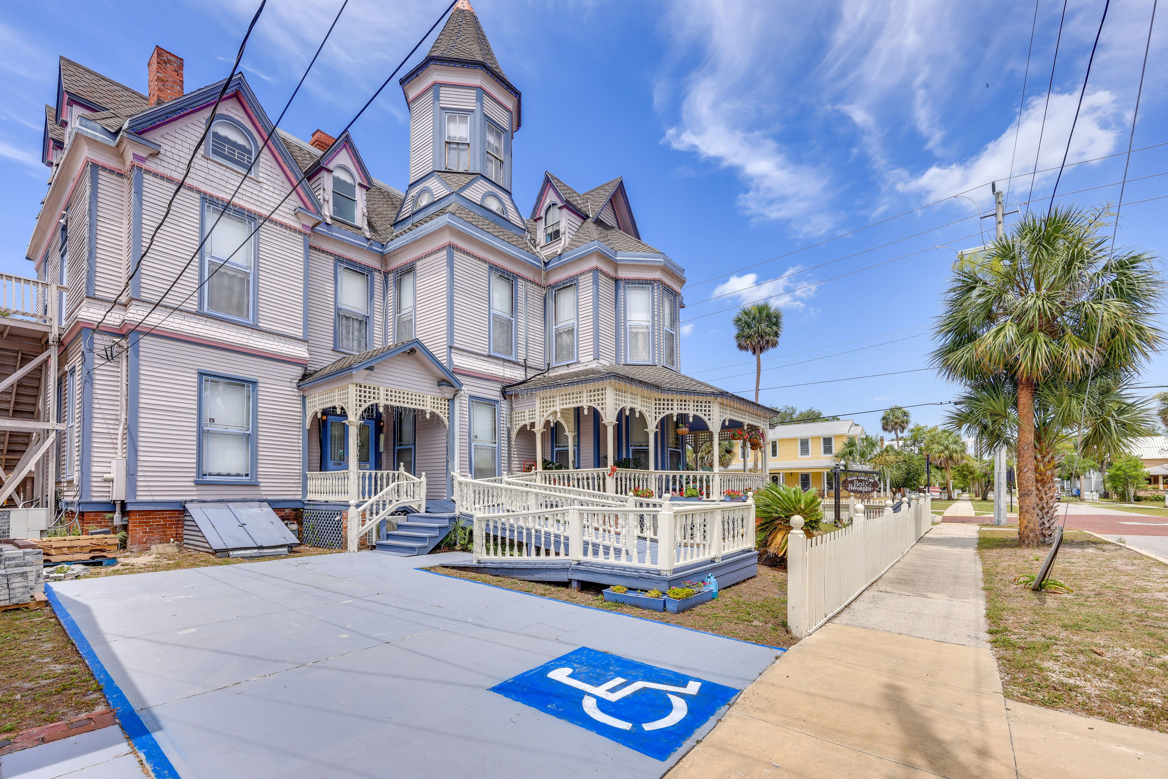 Accessible Parking/Entrance