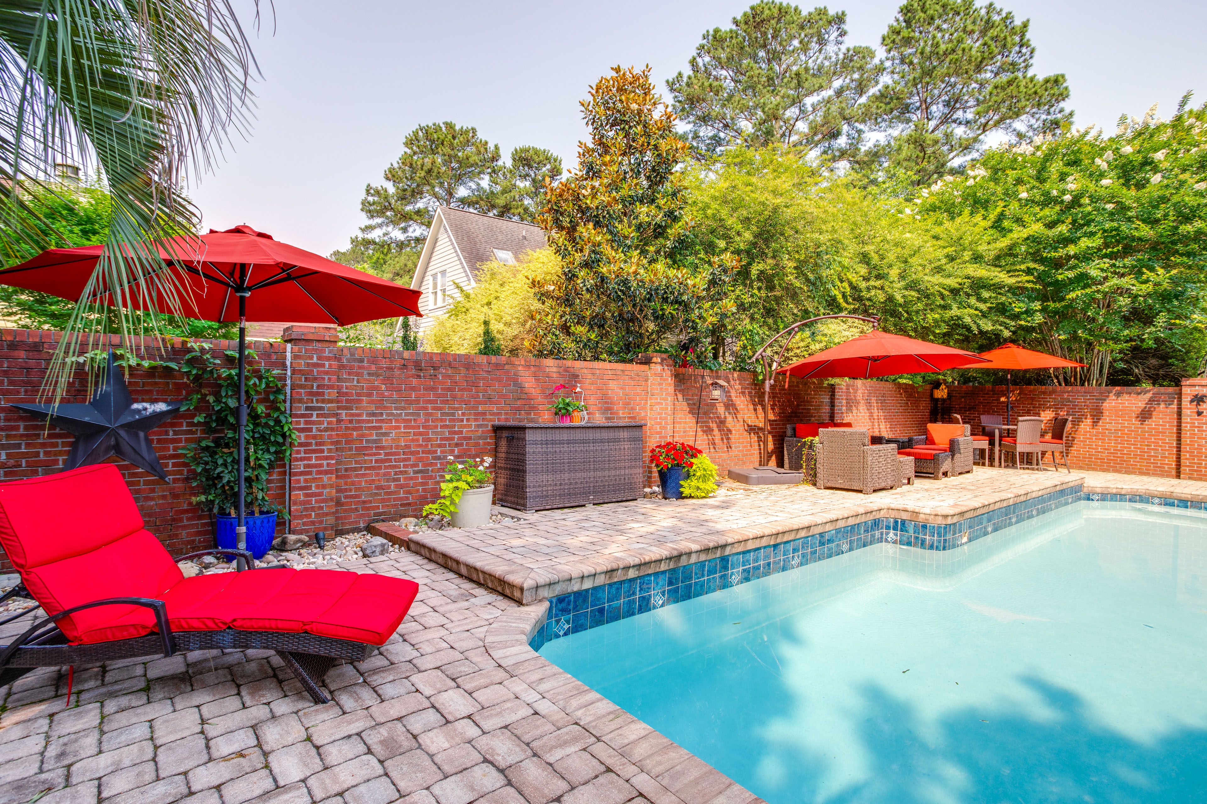 Backyard | Pool | Outdoor Dining Area