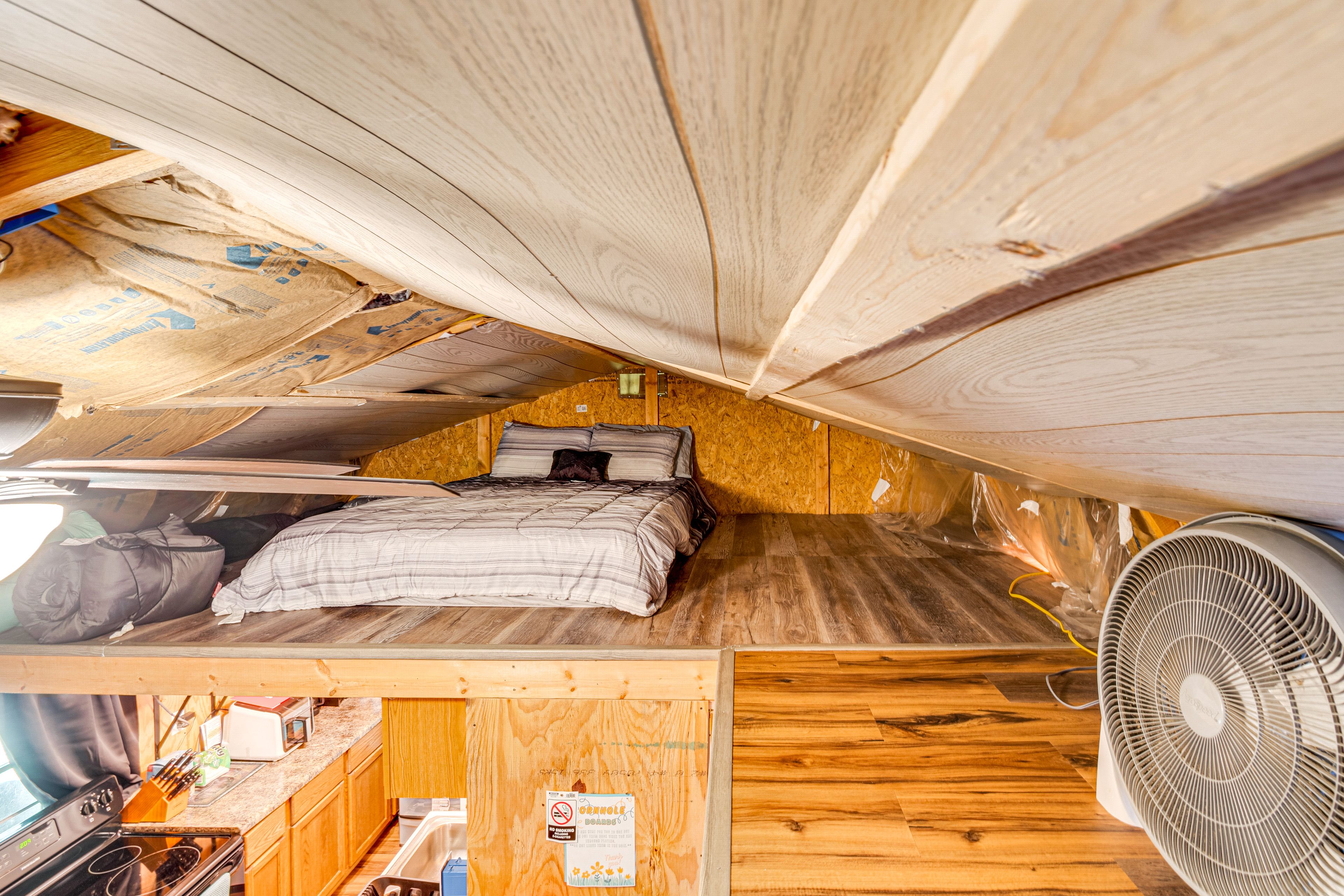 Studio | Loft | 2 Queen Mattresses | Linens Provided