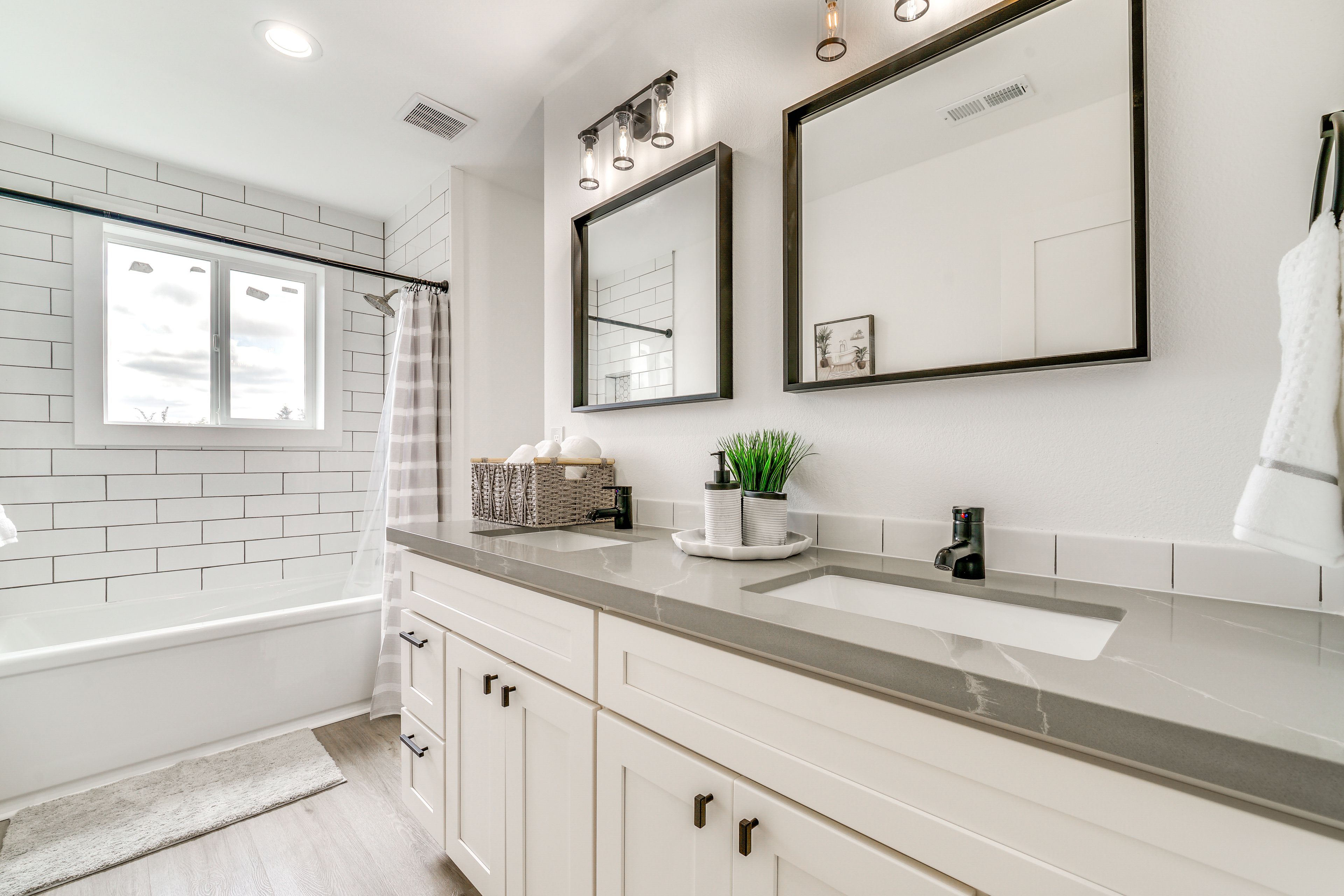 Full Bathroom | 2nd Floor
