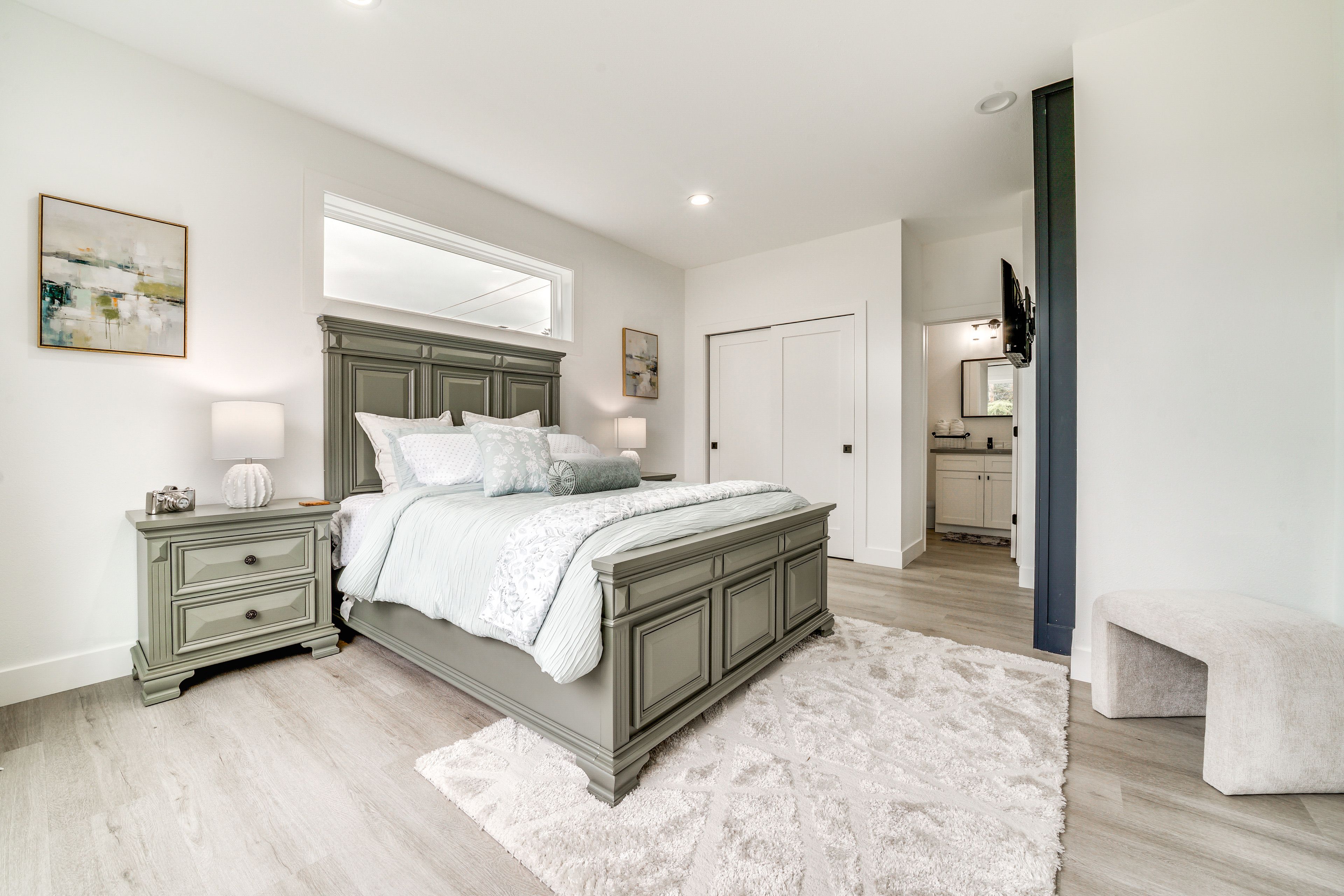 Bedroom 1 | 1st Floor | Queen Bed | Smart TV