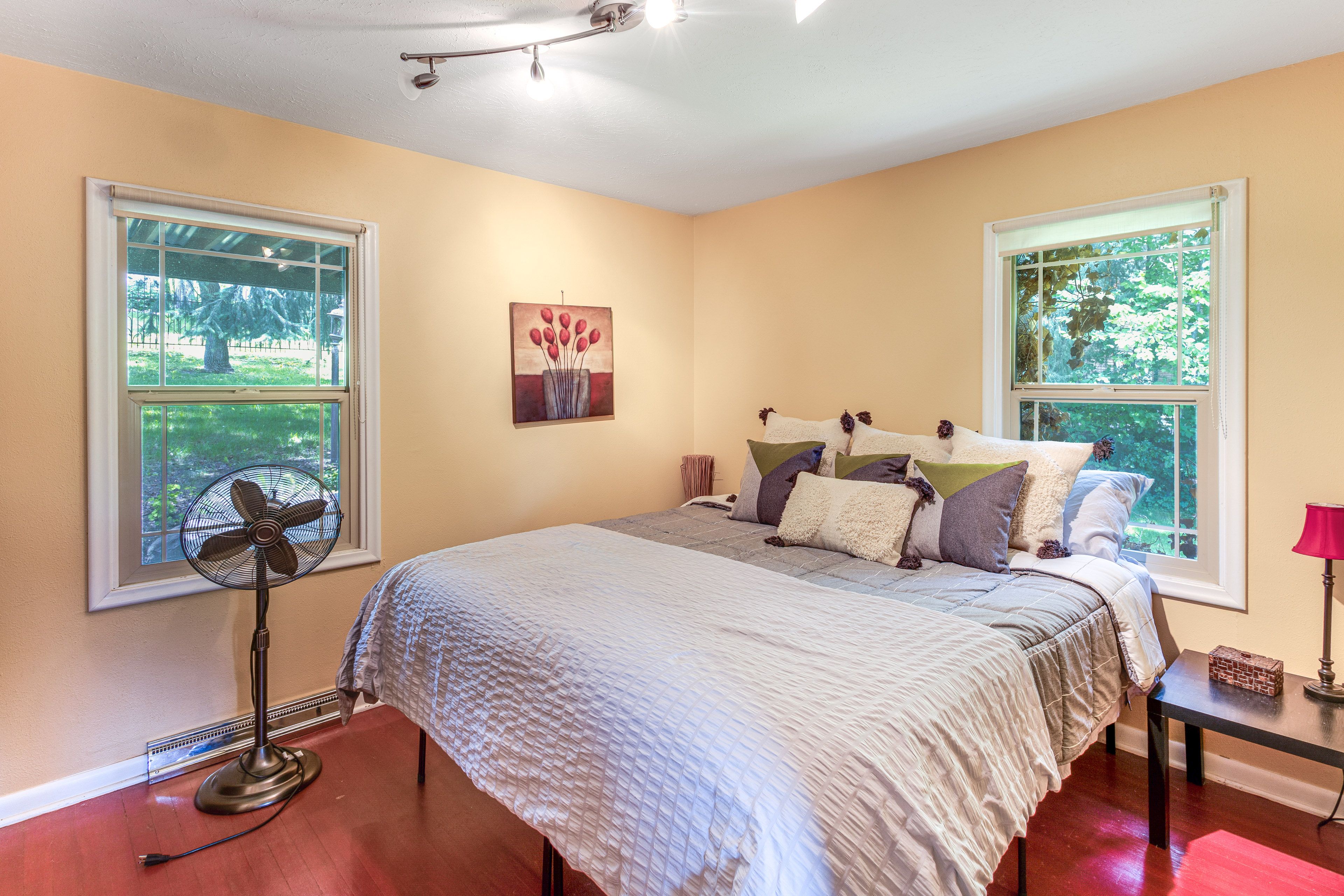 Bedroom 1 | King Bed | 1st Floor