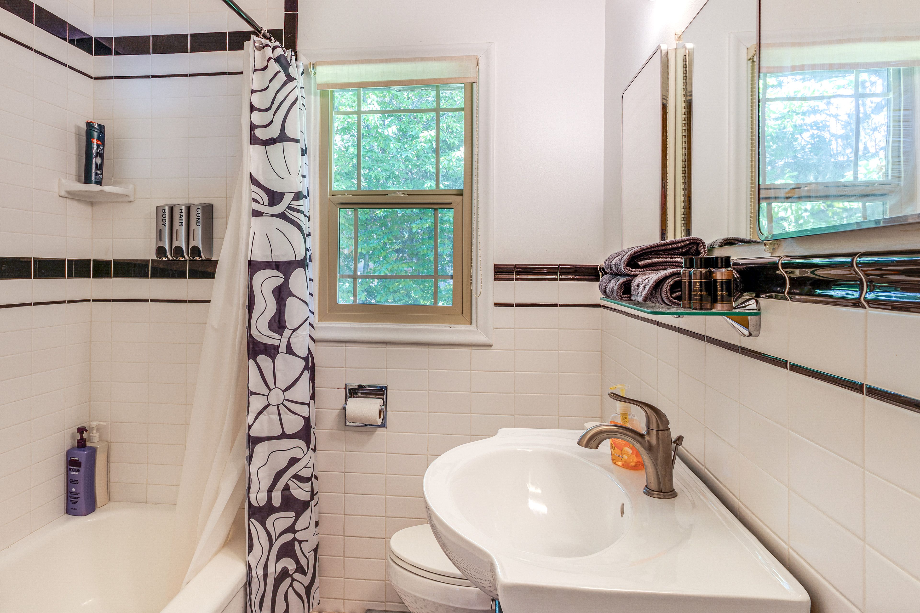 Full Bathroom | 1st Floor