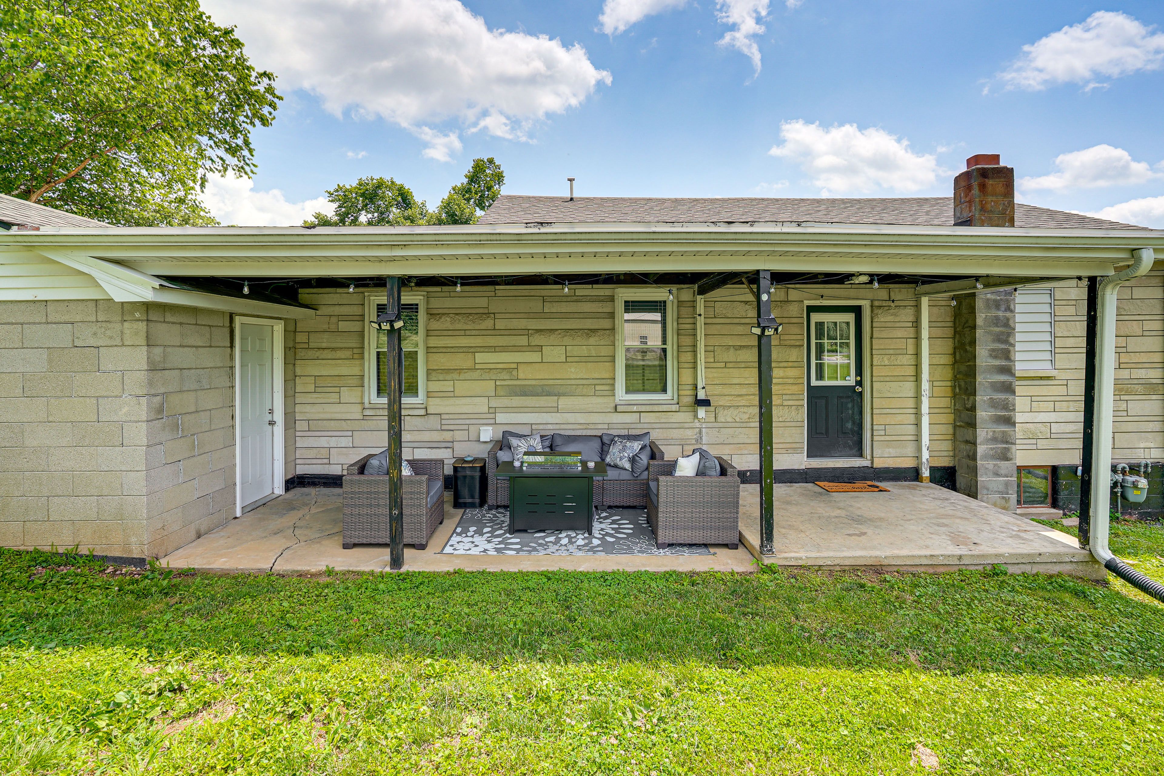 Patio | Private Yard | Fire Table