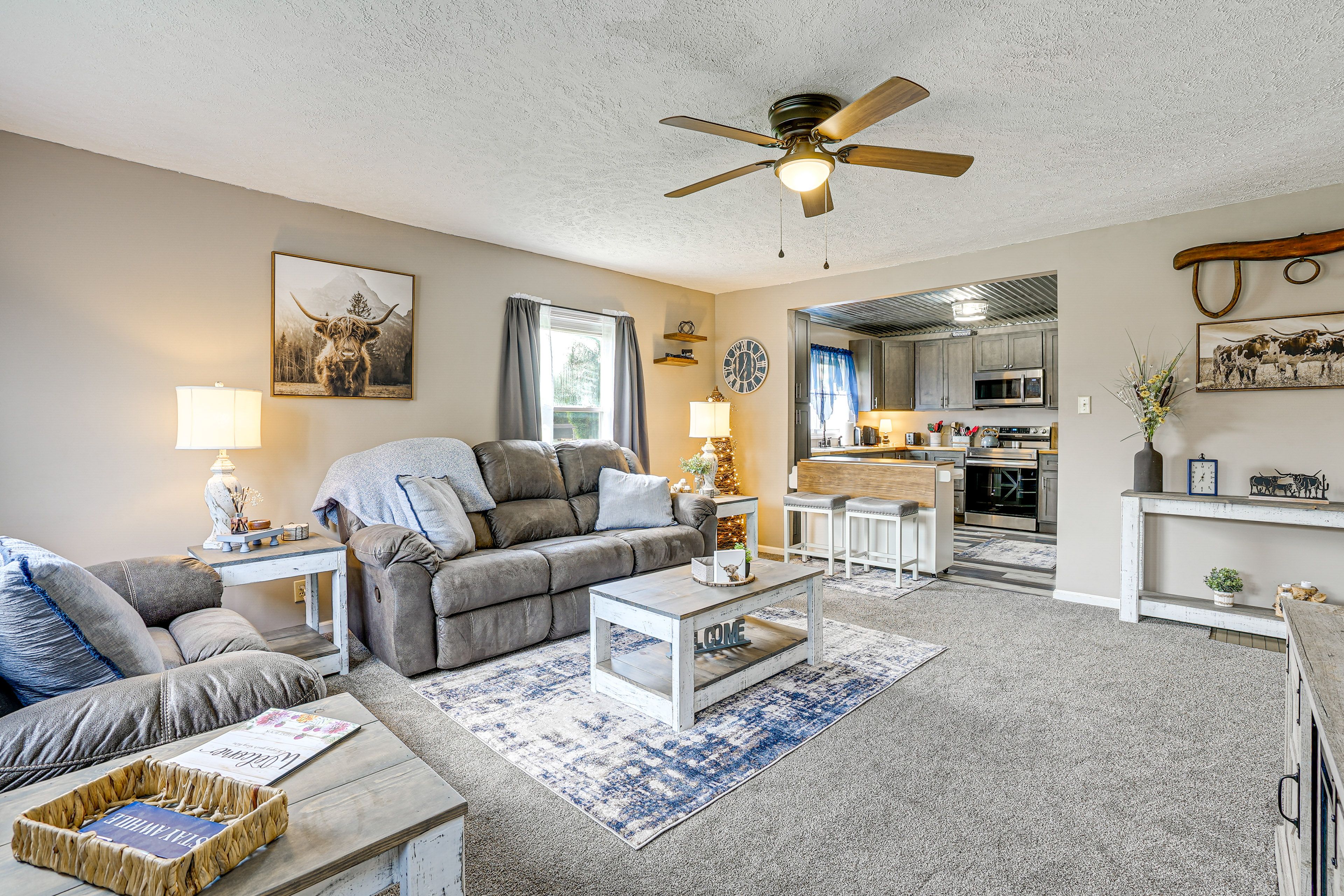Living Room | Central A/C & Heating | Free WiFi | Fireplace | Smart TV