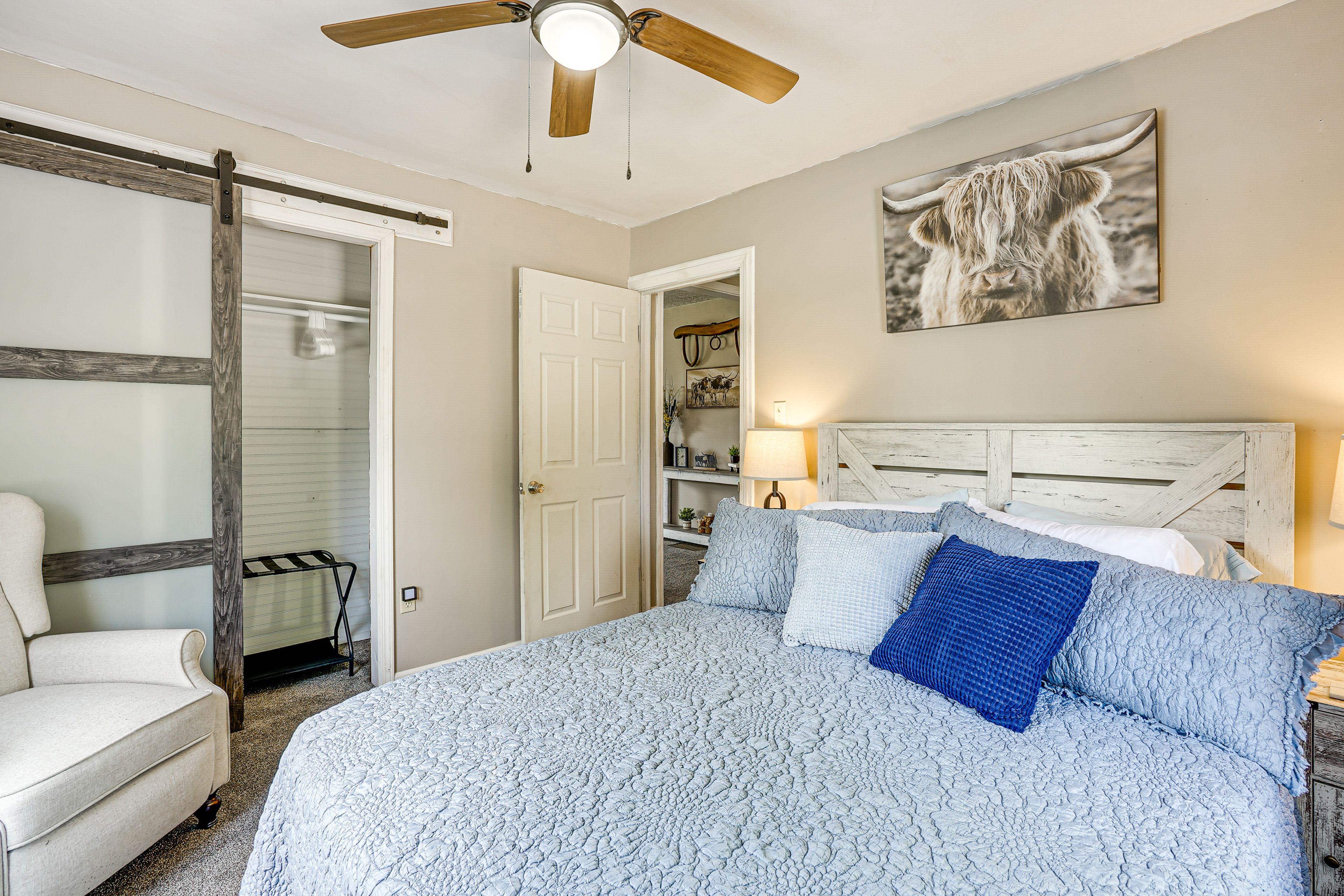 Bedroom 2 | Queen Bed | Smart TV