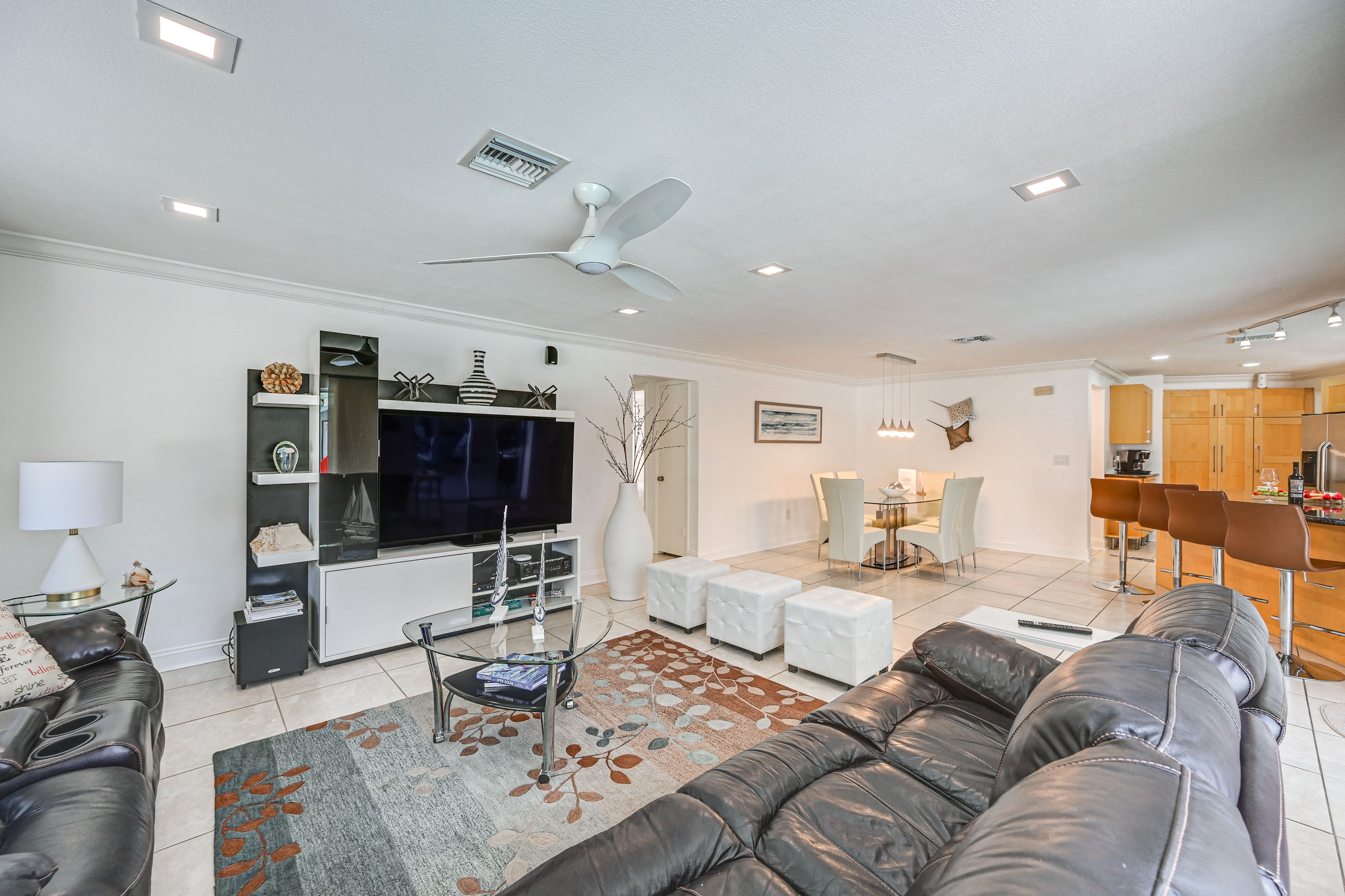 Living Room | Smart TV | Central A/C | Single-Story Home