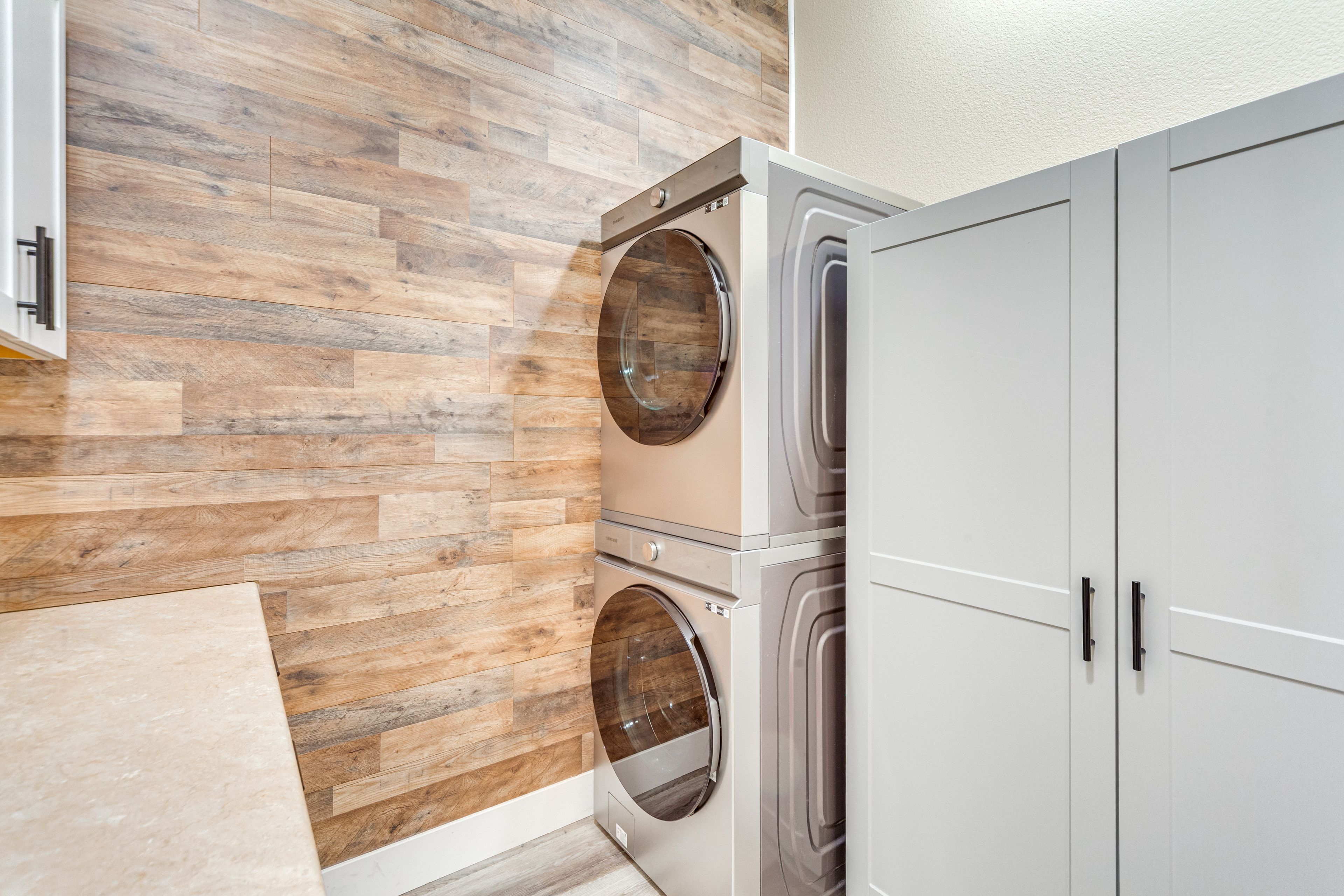Laundry Room | Washer & Dryer