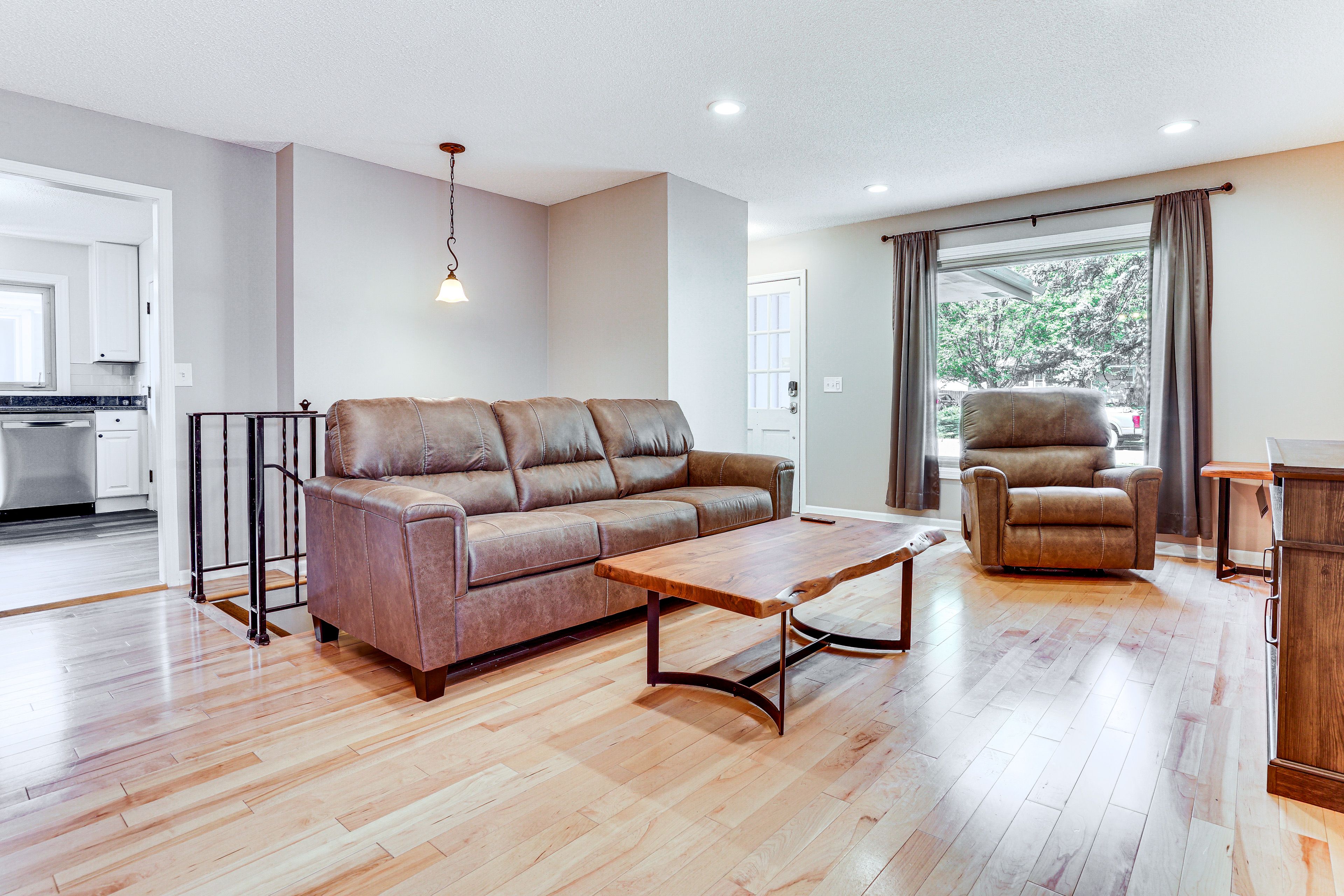 Living Room | 1st Floor | Queen Sleeper Sofa | Smart TV | Fireplace
