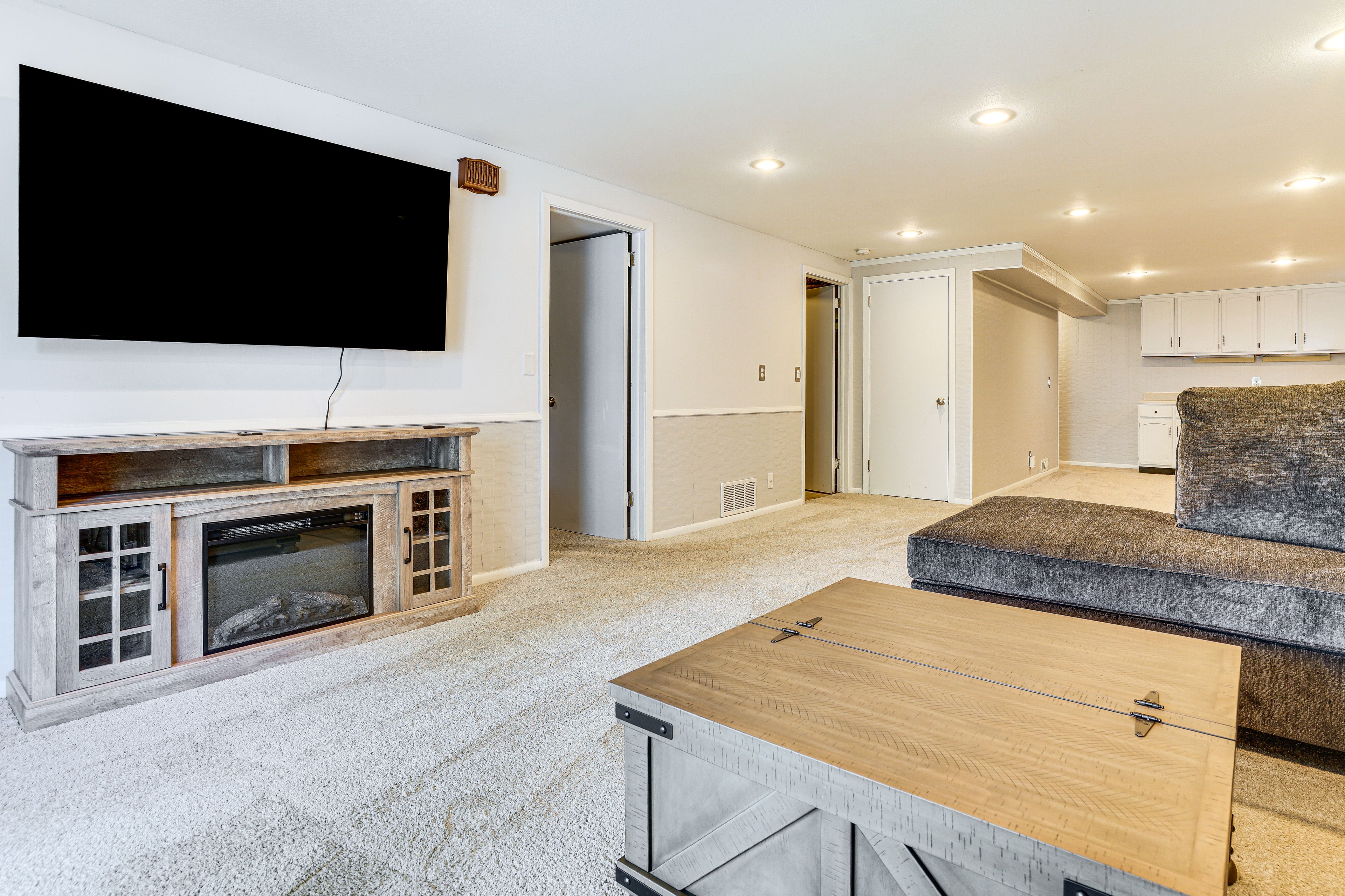Living Room | Basement | Queen Sleeper Sofa | Smart TV | Fireplace