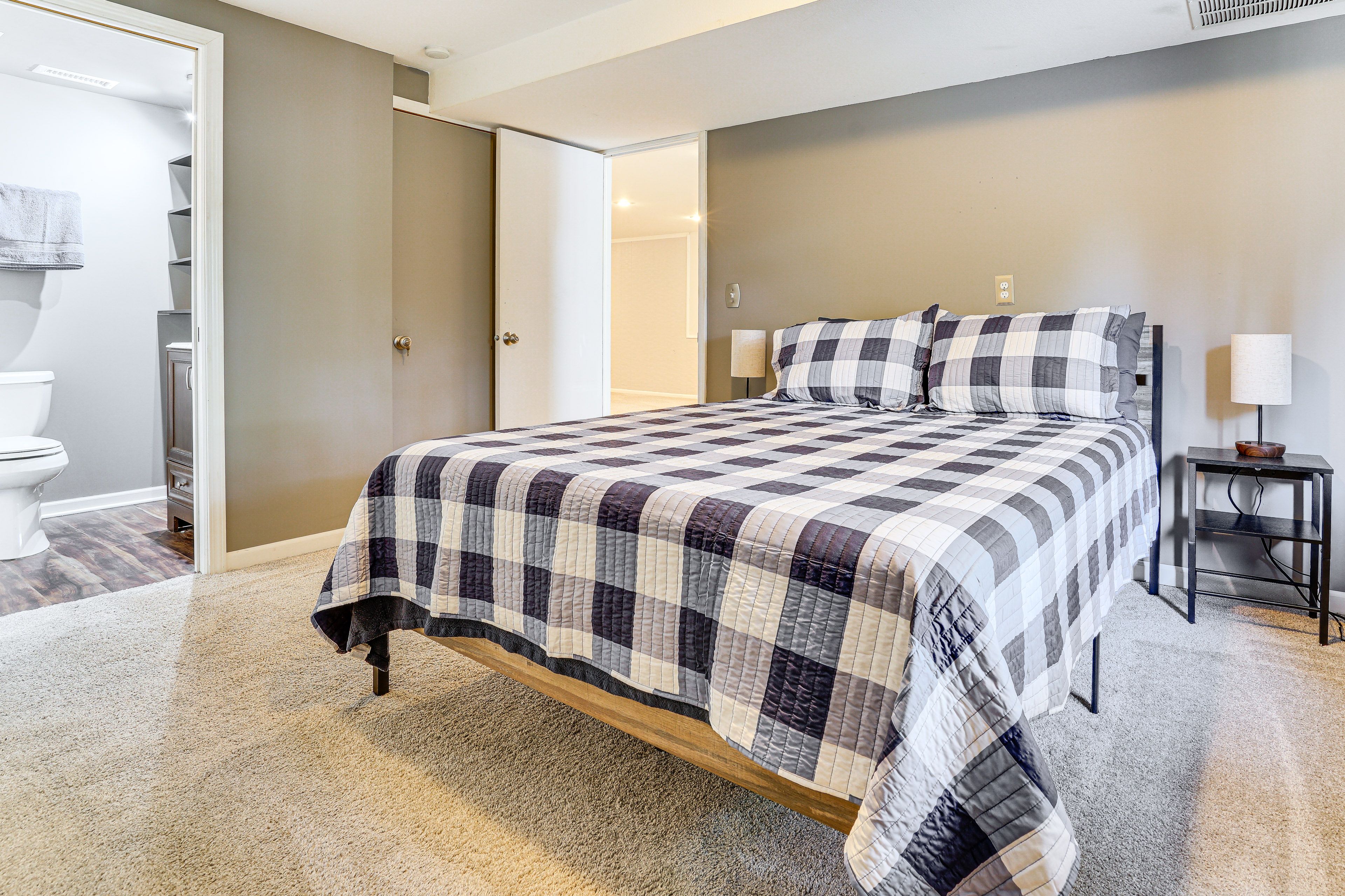 Bedroom 3 | Basement | Queen Bed