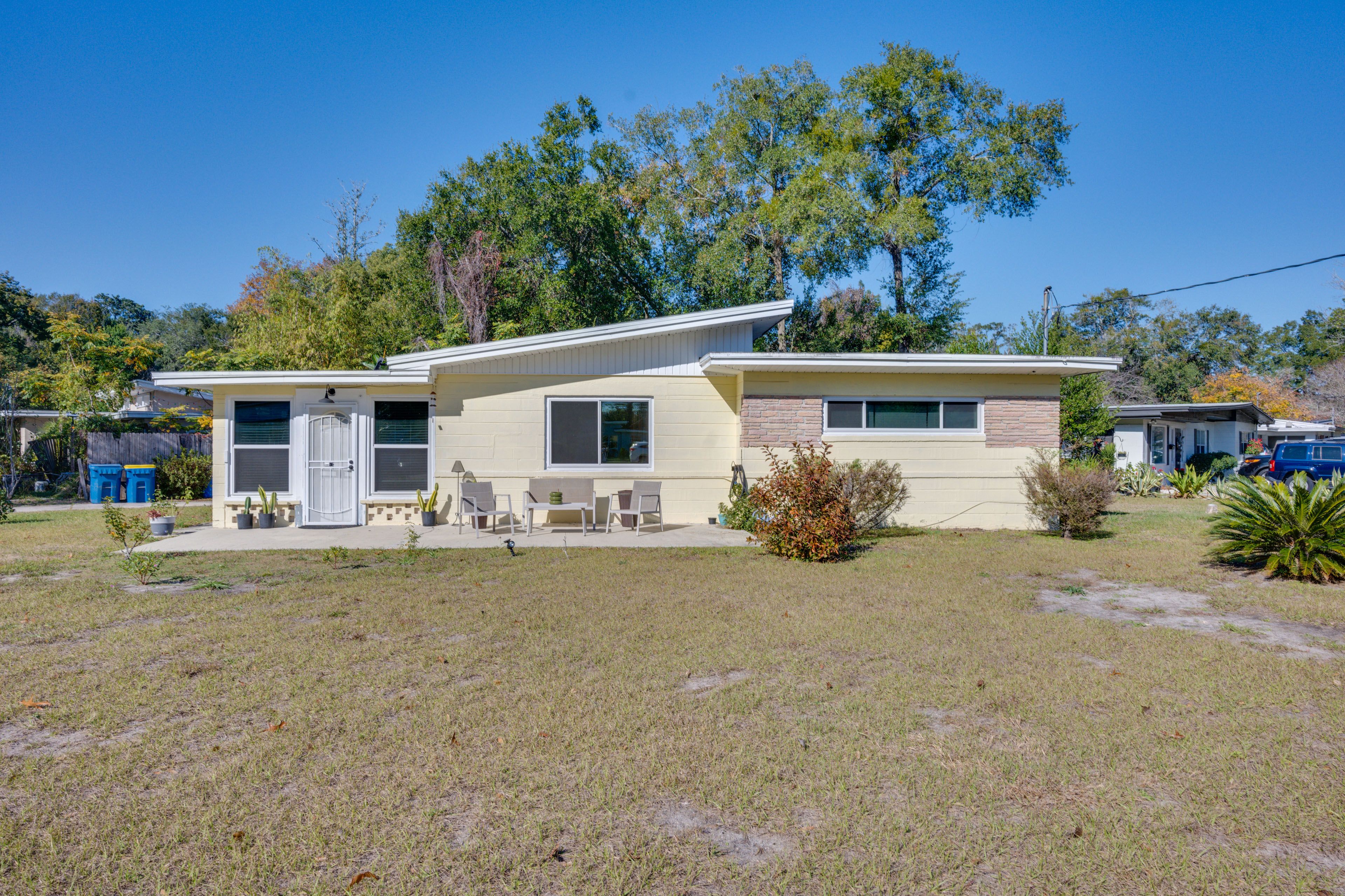Front Patio | Outdoor Seating
