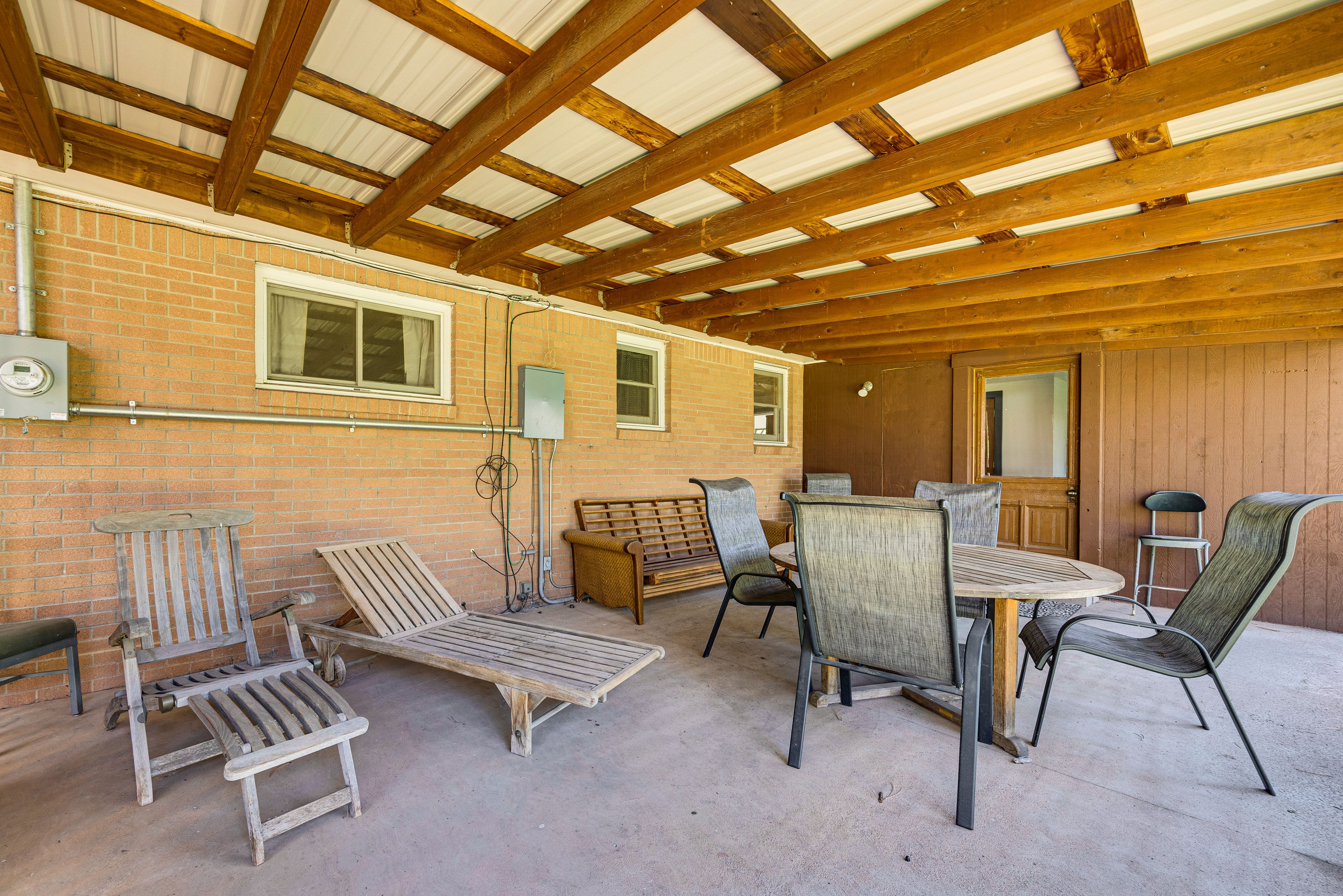 Covered Patio | Gas Grill