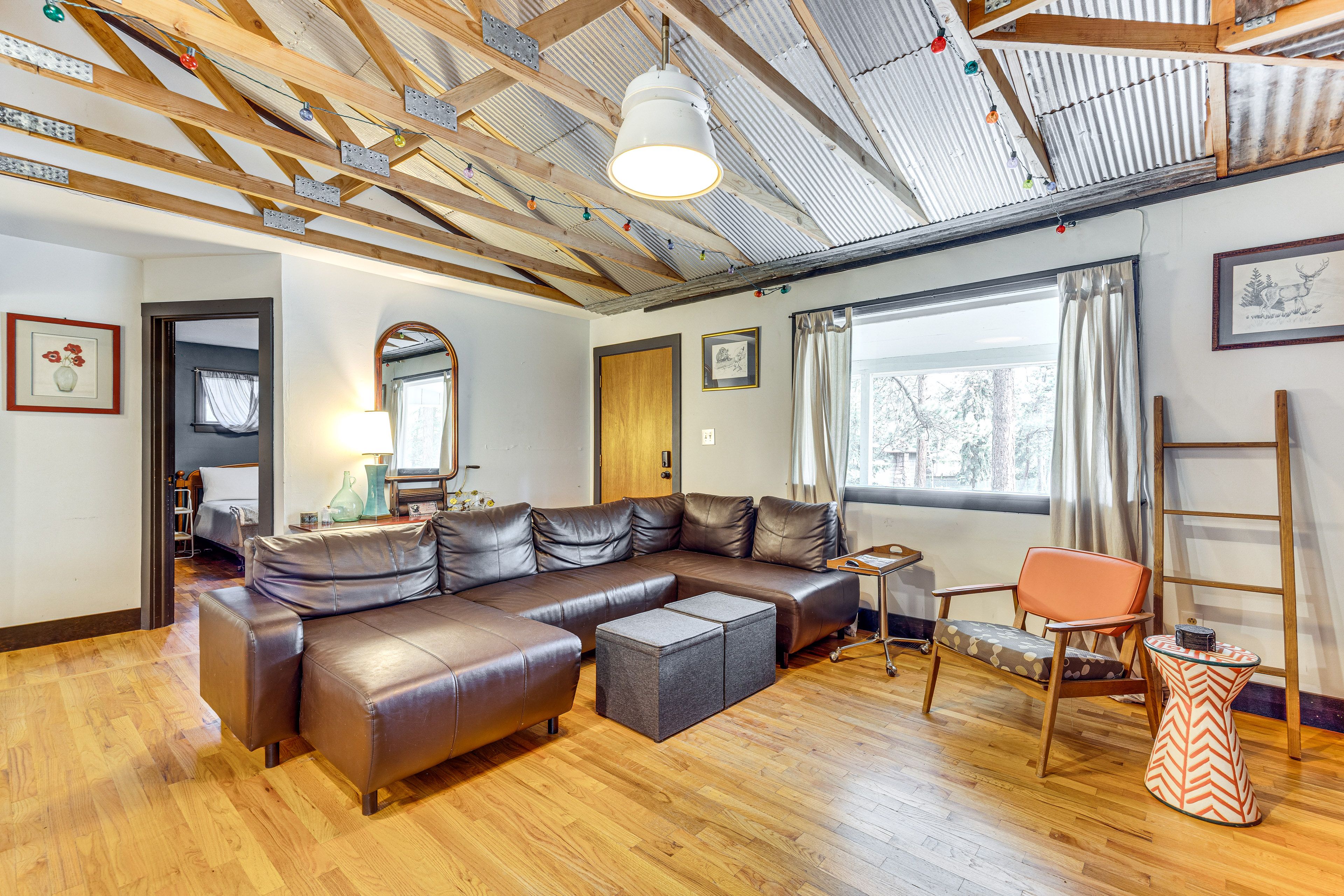 Living Room | Smart TV | Fireplace | Free WiFi | Central Heating