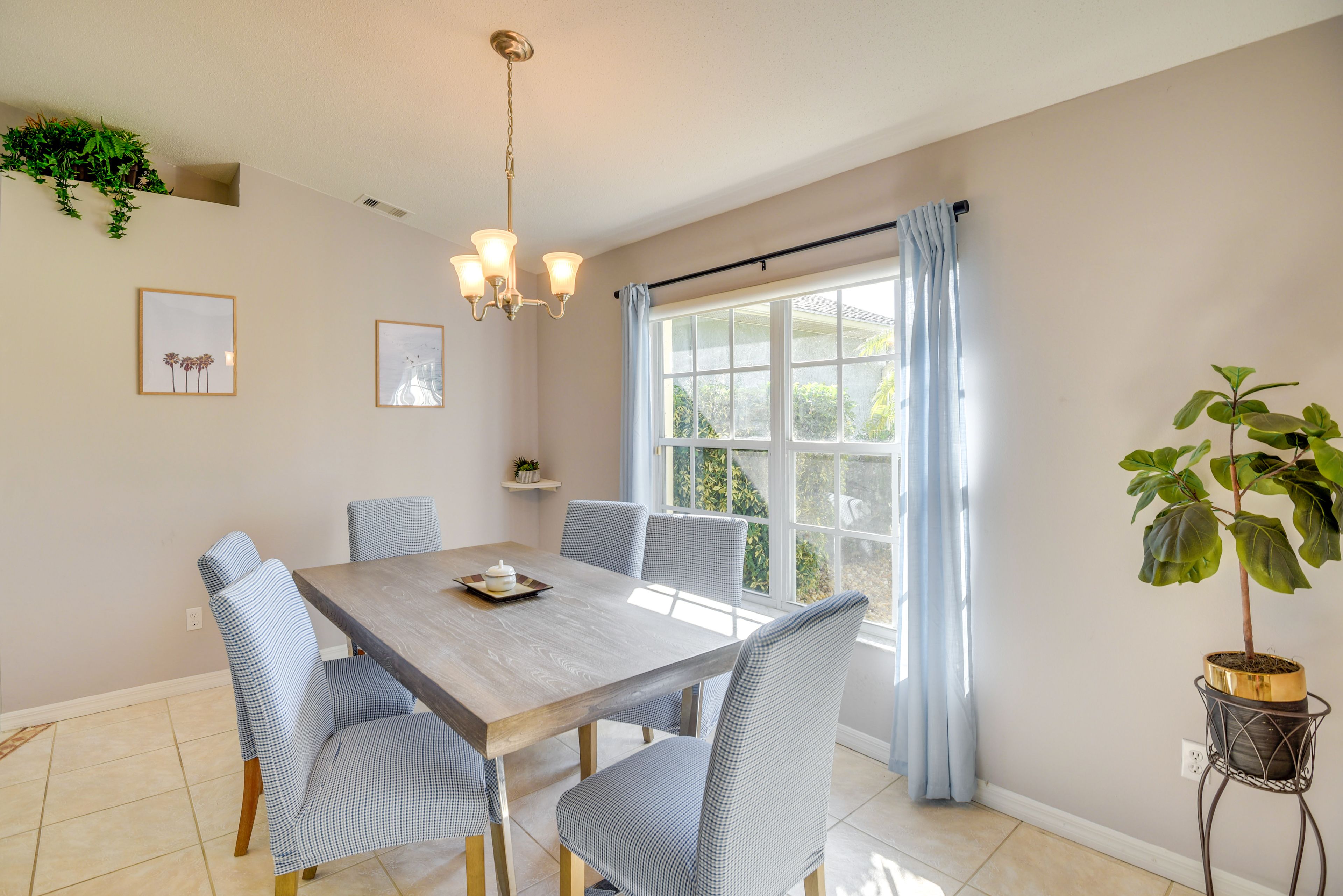 Dining Area | Dishware/Flatware