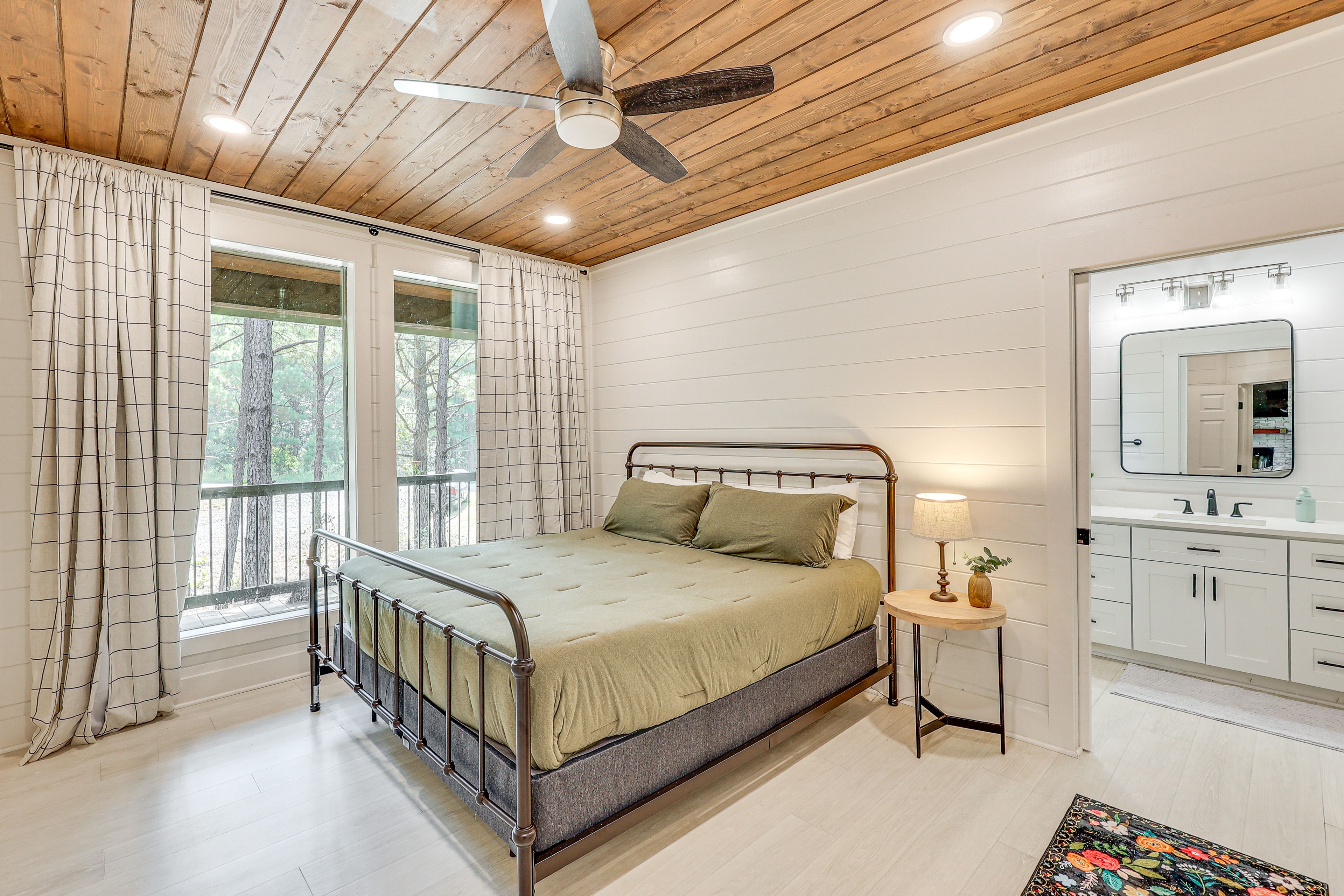 Bedroom 2 | King Bed | 1st Floor