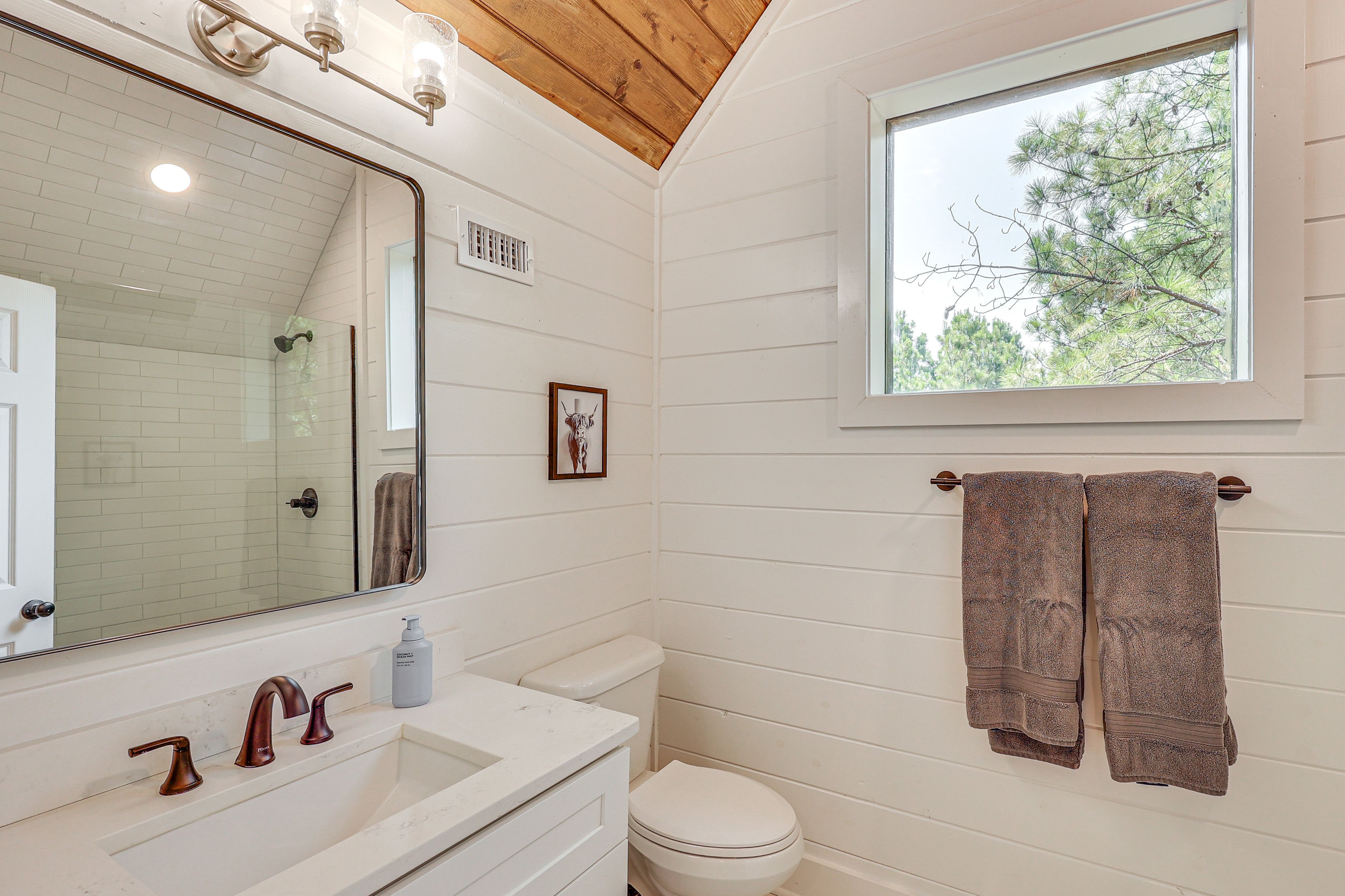 En-Suite Bathroom | Walk-In Shower | 2nd Floor