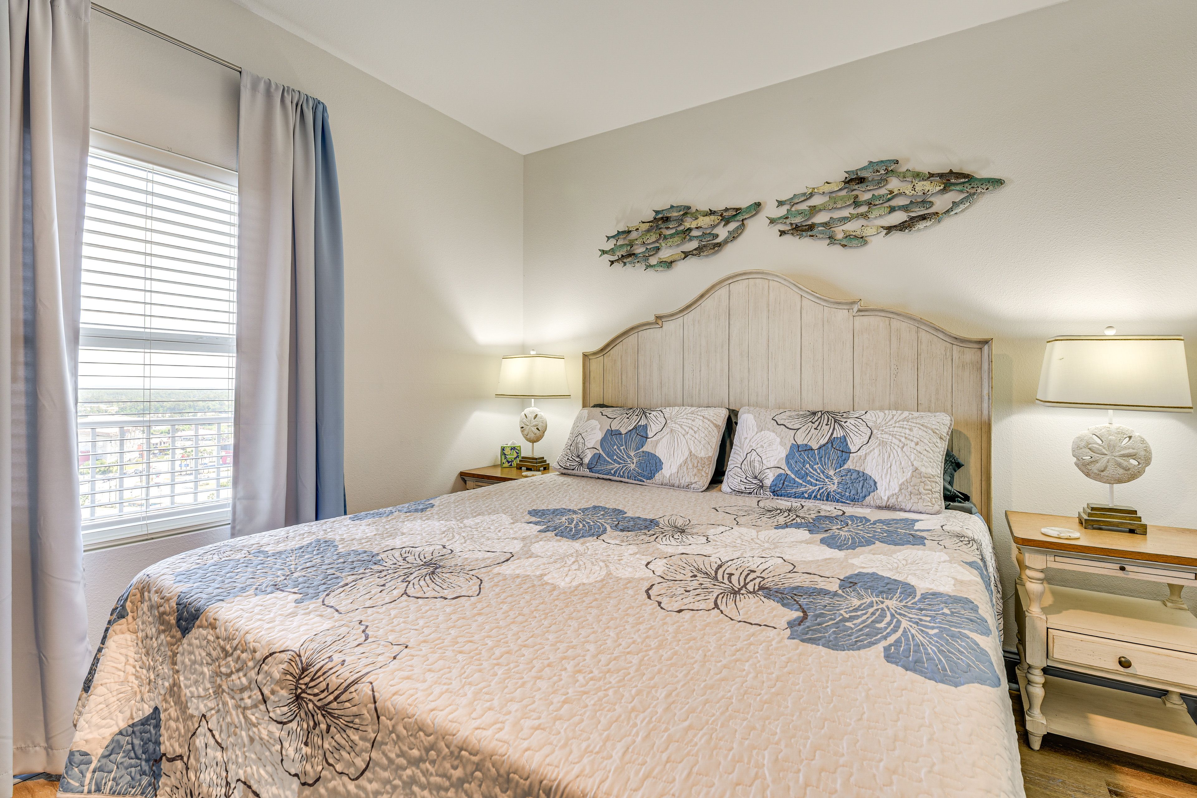 Bedroom | King Bed | Smart TV