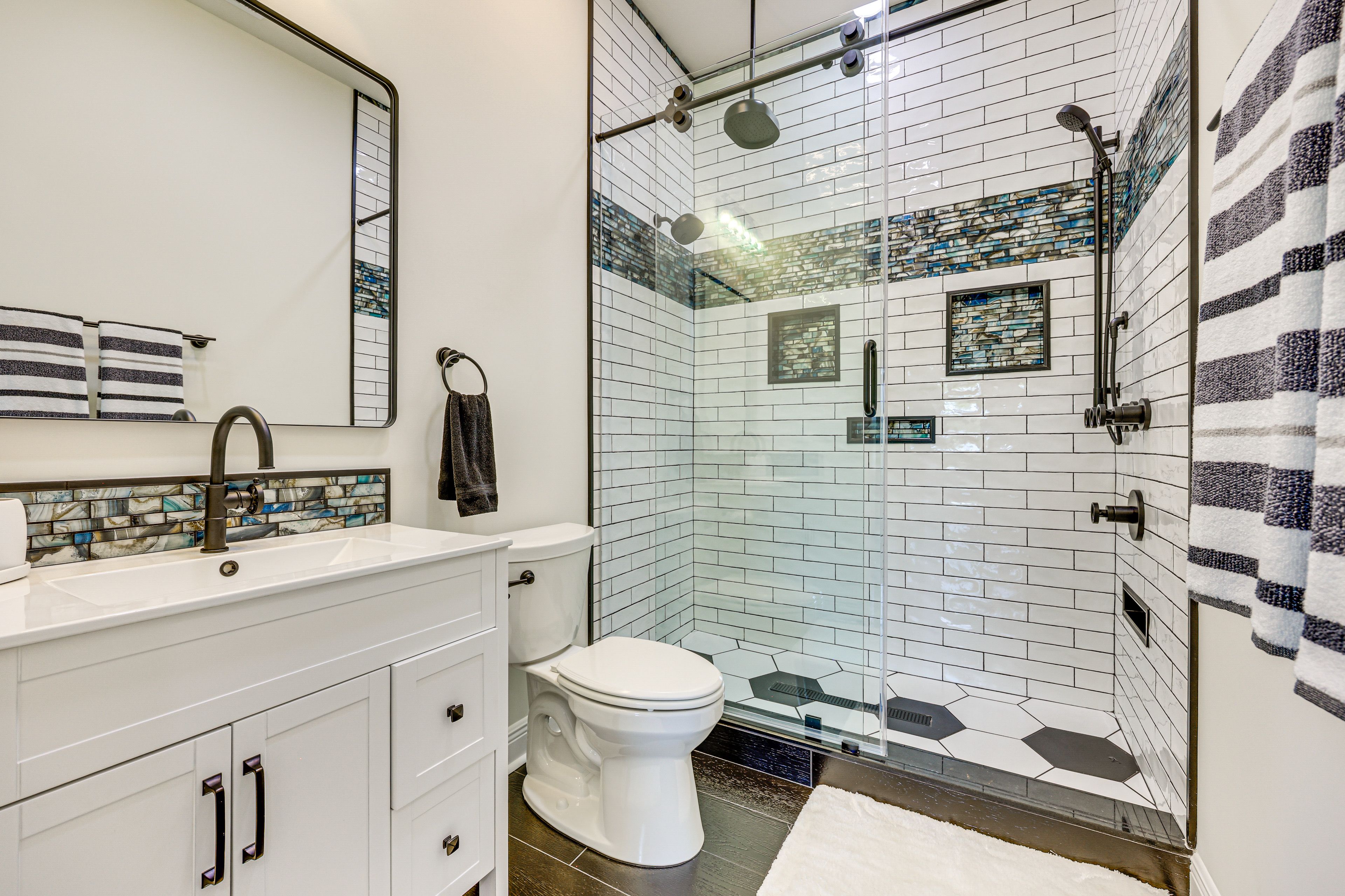 Full Bathroom | 2nd Floor