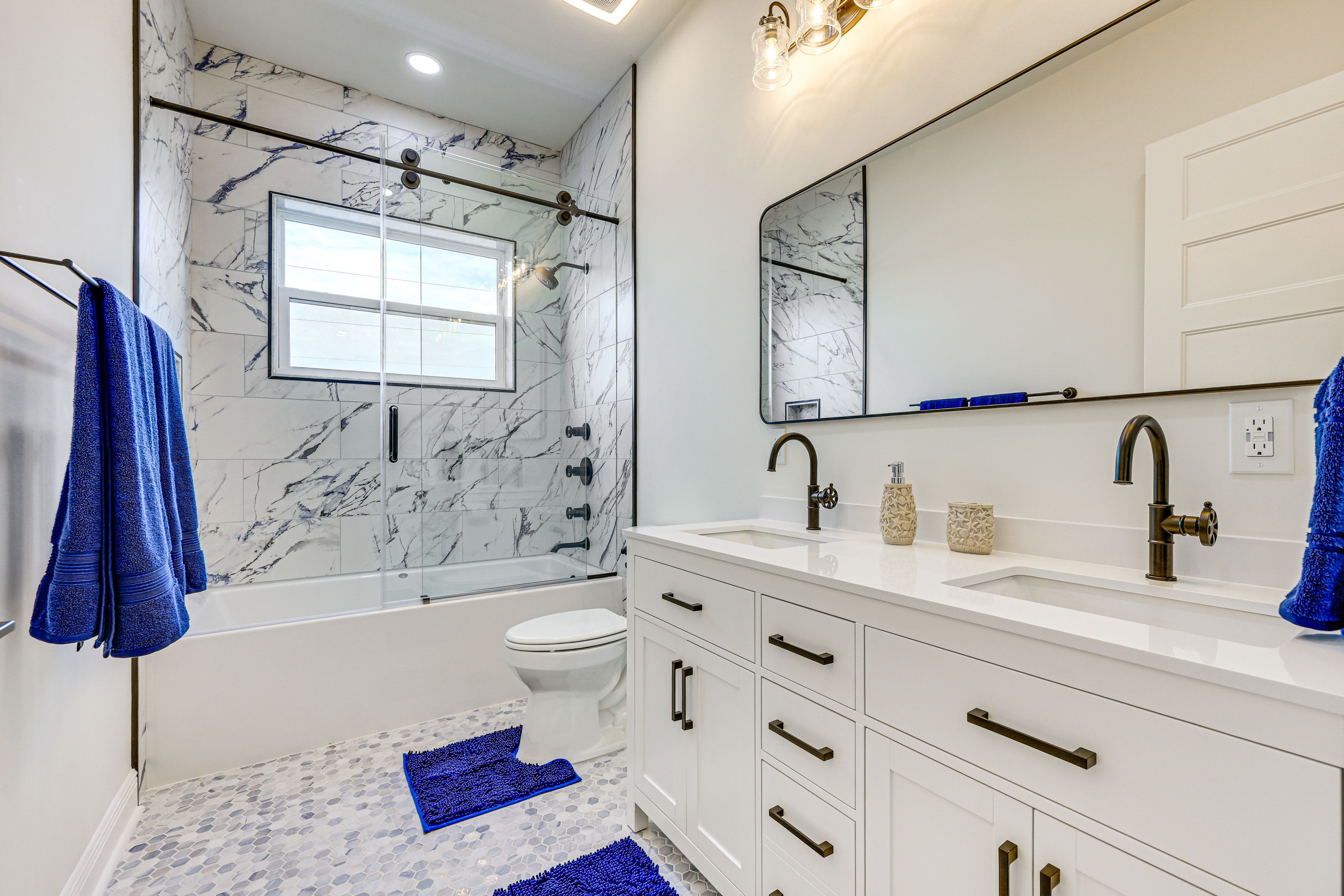 Full Bathroom | 2nd Floor