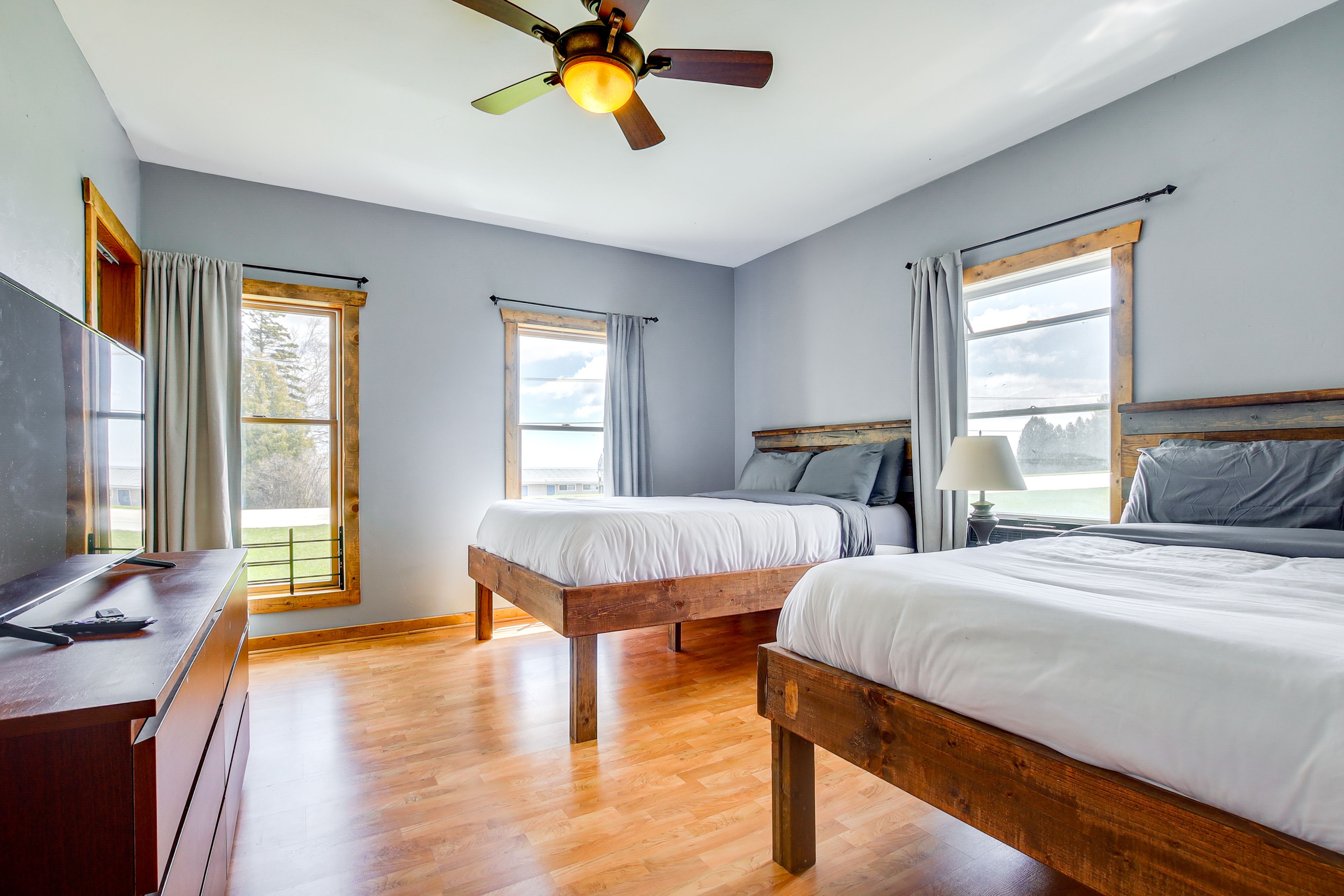 Bedroom 1 | Queen Bed | Full Bed | Smart TV | 2nd Floor